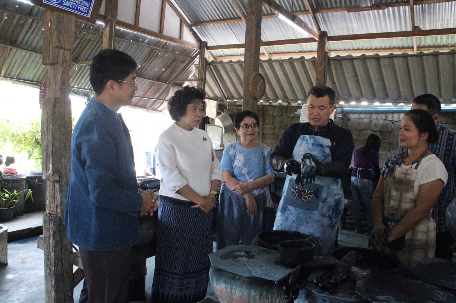 “อธิบดี พช. ลงพื้นที่จังหวัดสกลนคร เยี่ยมเฮือนนางคราม”