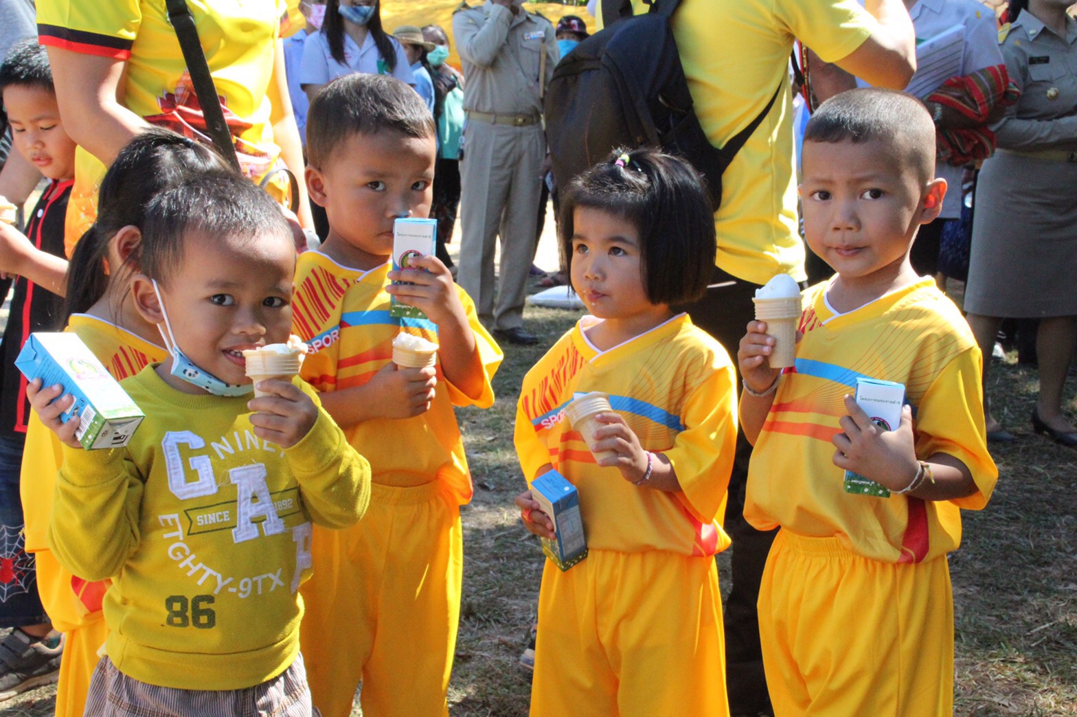 พช.สกลนคร ร่วมกิจกรรม “หน่วยบำบัดทุกข์ บำรุงสุข สร้างรอยยิ้มให้ประชาชน”