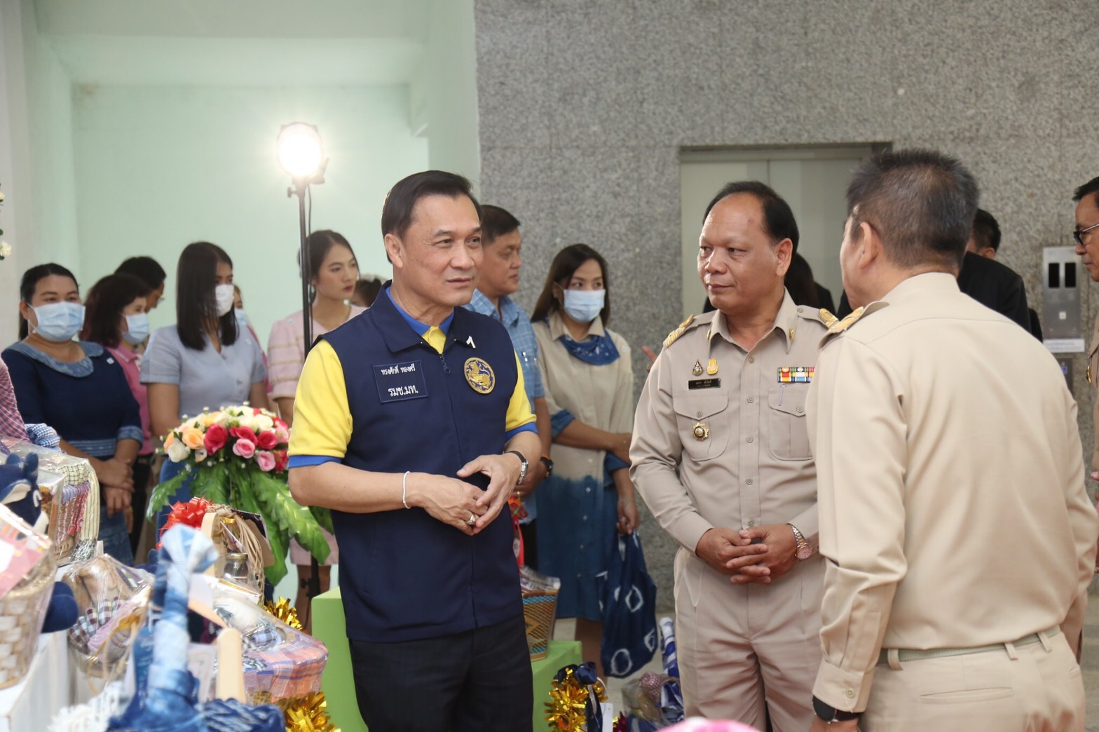 “มท.3 เปิดเทศกาลกระเช้าของขวัญ ส่งมอบความรัก ความห่วงใย ใส่ใจสุขภาพ ด้วยของขวัญปีใหม่ ล้ำค่าถูกใจ รวมไว้ในกระเช้า OTOP”