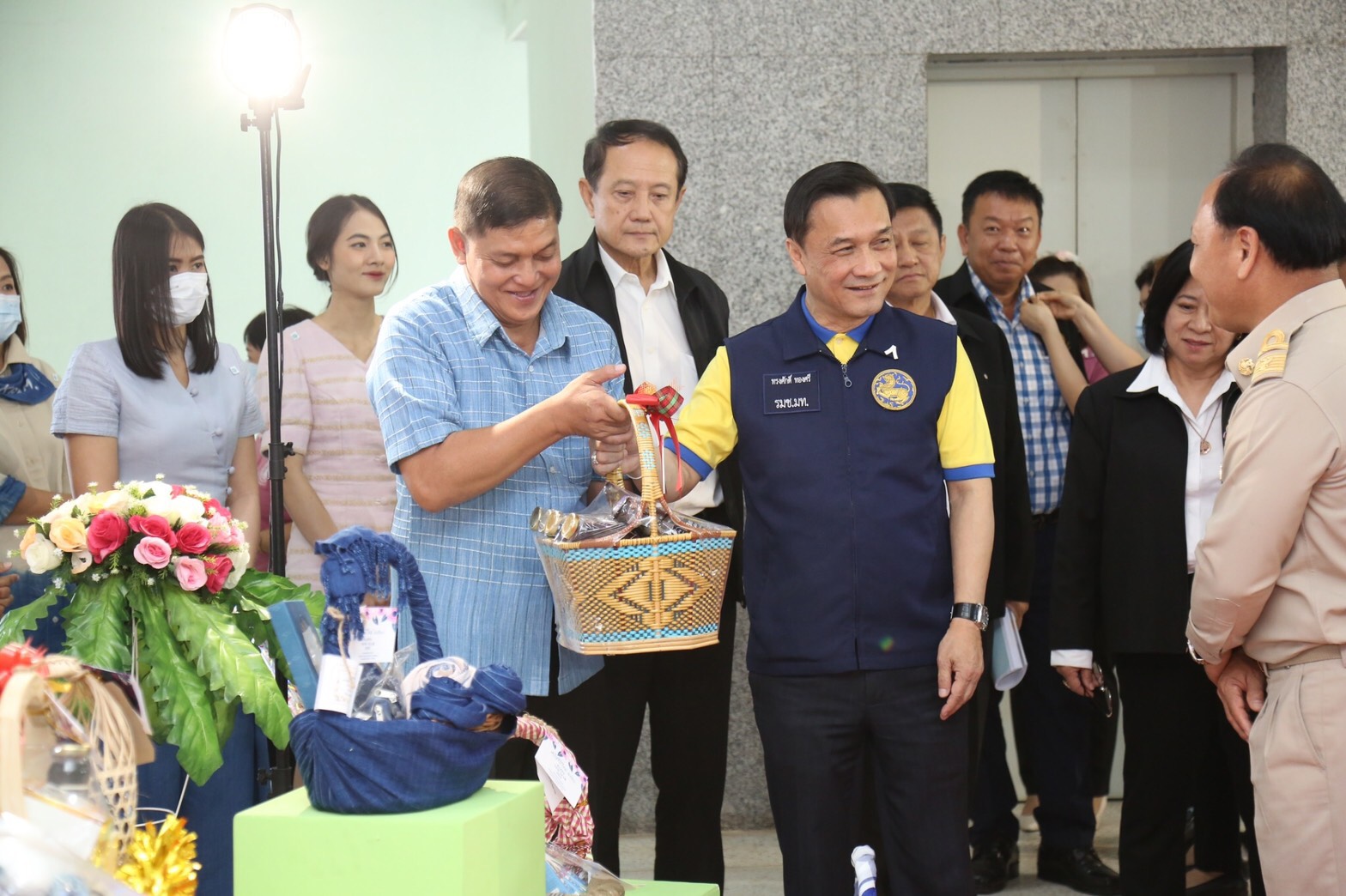 “มท.3 เปิดเทศกาลกระเช้าของขวัญ ส่งมอบความรัก ความห่วงใย ใส่ใจสุขภาพ ด้วยของขวัญปีใหม่ ล้ำค่าถูกใจ รวมไว้ในกระเช้า OTOP”