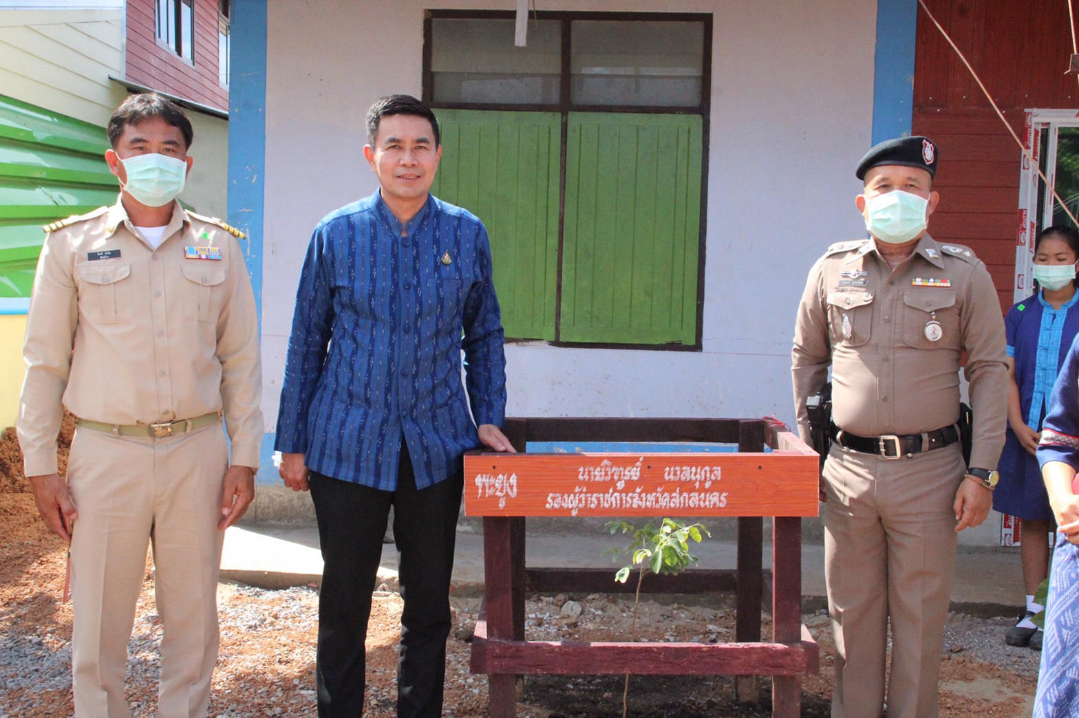 พช.สกลนคร ร่วมกิจกรรม “หน่วยบำบัดทุกข์ บำรุงสุข สร้างรอยยิ้มให้ประชาชน”