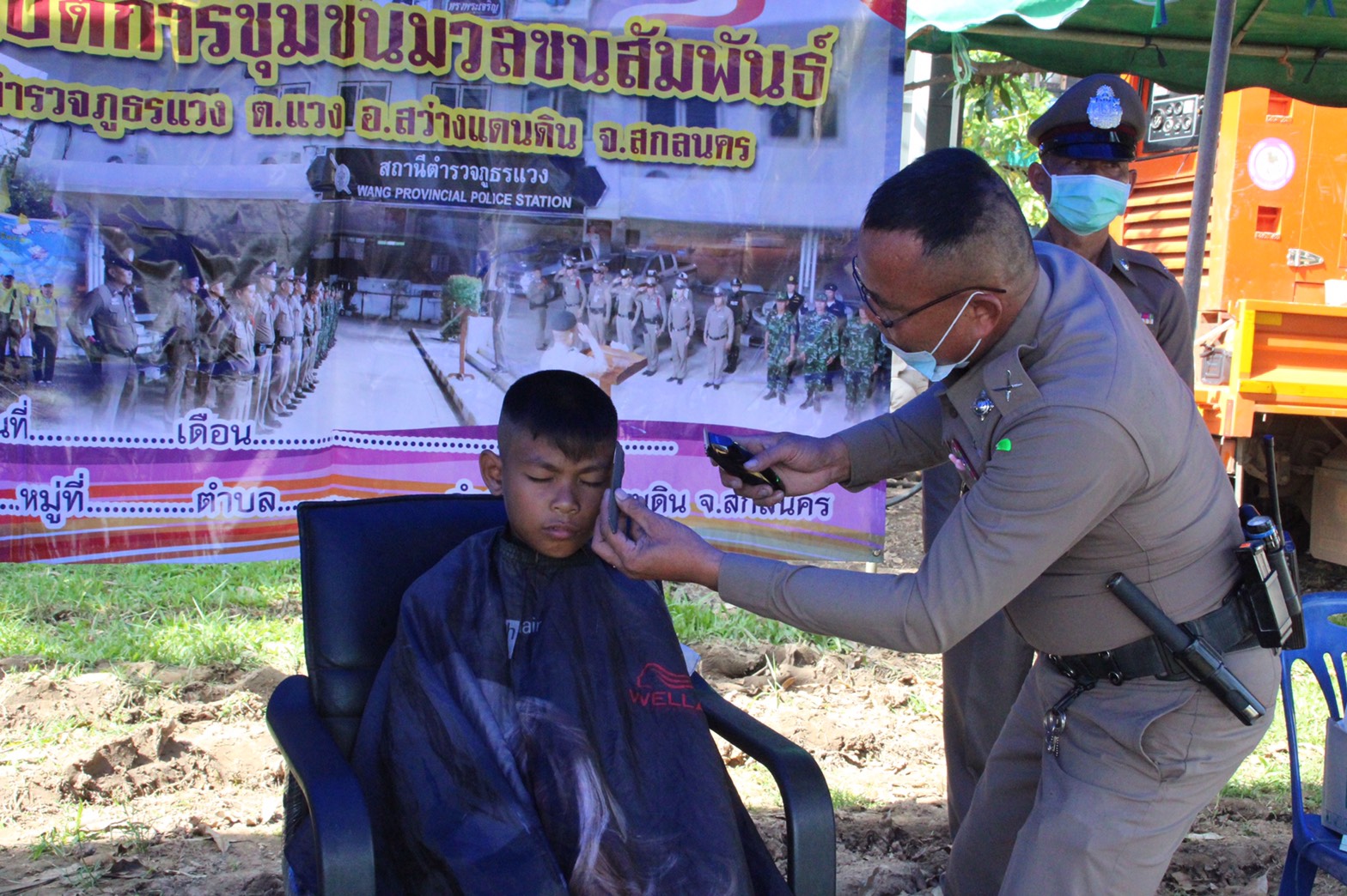 พช.สกลนคร ร่วมกิจกรรม “หน่วยบำบัดทุกข์ บำรุงสุข สร้างรอยยิ้มให้ประชาชน”