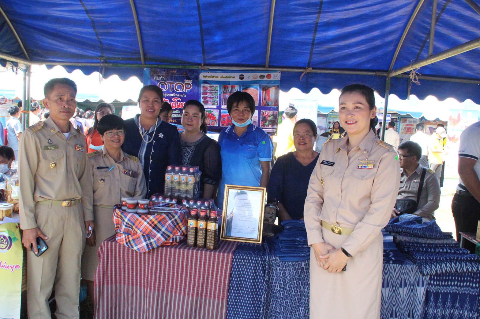 พช.สกลนคร ร่วมกิจกรรม “หน่วยบำบัดทุกข์ บำรุงสุข สร้างรอยยิ้มให้ประชาชน”