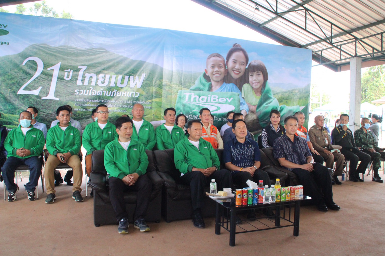 พช.สกลนคร ร่วมมอบผ้าห่มกันหนาว “ไทยเบฟ รวมใจต้านภัยหนาว ปีที่ 21”