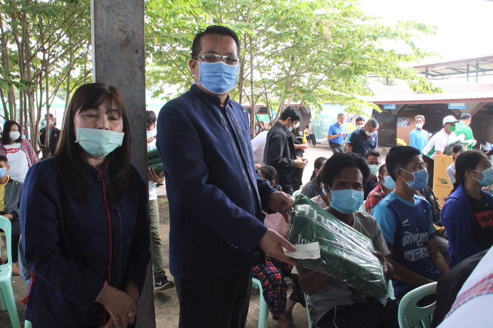 พช.สกลนคร ร่วมมอบผ้าห่มกันหนาว “ไทยเบฟ รวมใจต้านภัยหนาว ปีที่ 21”