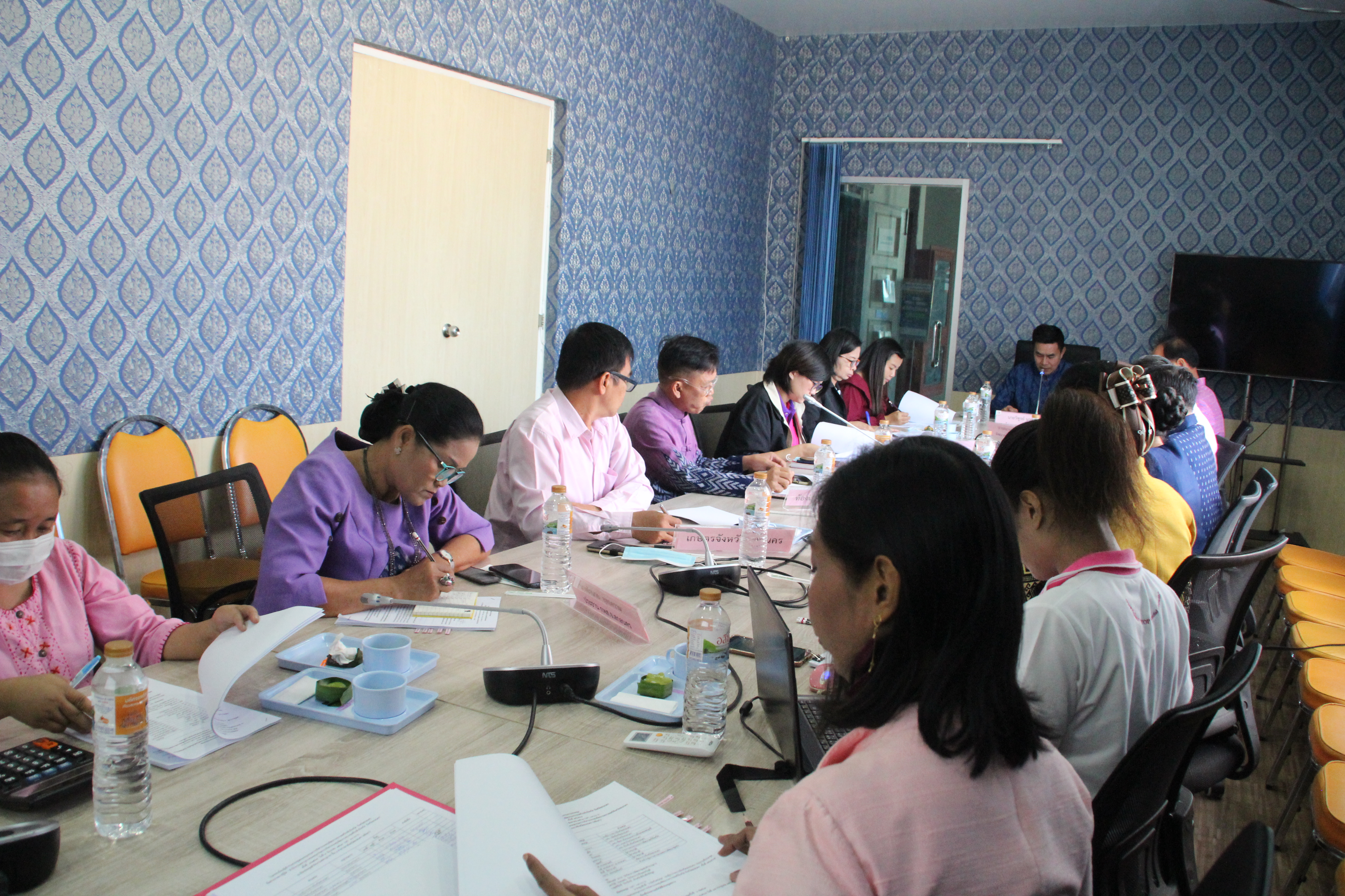 พช.สกลนคร ประชุมคณะอนุกรรมการบริหารกองทุนพัฒนาบทบาทสตรีจังหวัดสกลนคร
