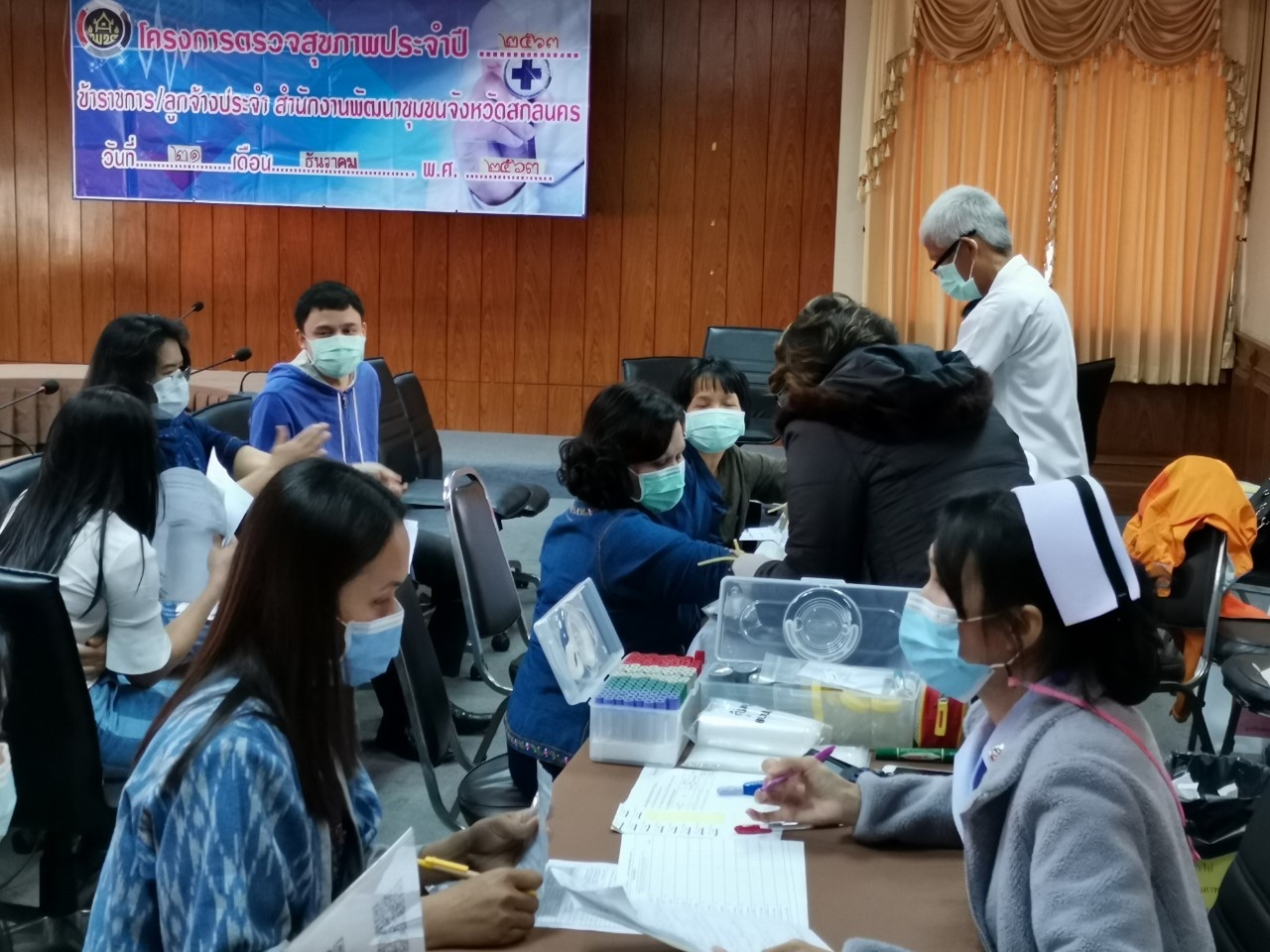 พช.สกลนคร จัดกิจกรรมตรวจสุขภาพประจำปี