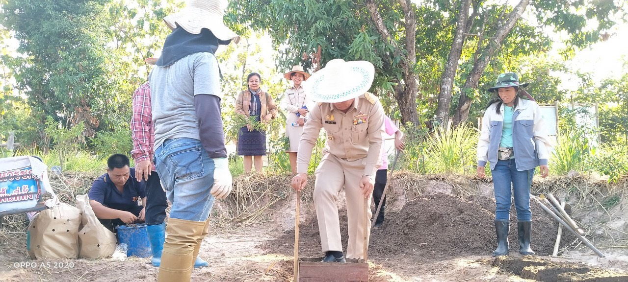 พช.สกลนคร ขับเคลื่อนโครงการพัฒนาพื้นที่ต้นแบบการพัฒนาคุณภาพชีวิตตามหลักทฤษฎีใหม่ประยุกต์สู่ “โคก หนอง นา โมเดล”