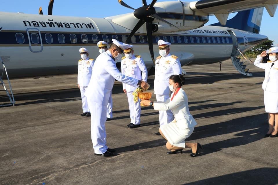 พช.สกลนคร ร่วมรับ-ส่ง พลเอกกัมปนาท รุดดิษฐ์ องคมนตรี ผู้แทนพระองค์ เดินทางปฏิบัติภารกิจพื้นที่จังหวัดสกลนคร