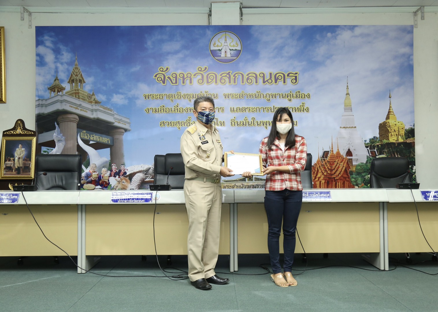 พช.สกลนคร เชิดชูเกียรตินักออกแบบรุ่นใหม่ (CDD Young Designer Contest)