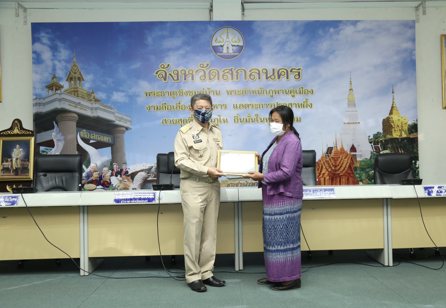 พช.สกลนคร เชิดชูเกียรตินักออกแบบรุ่นใหม่ (CDD Young Designer Contest)