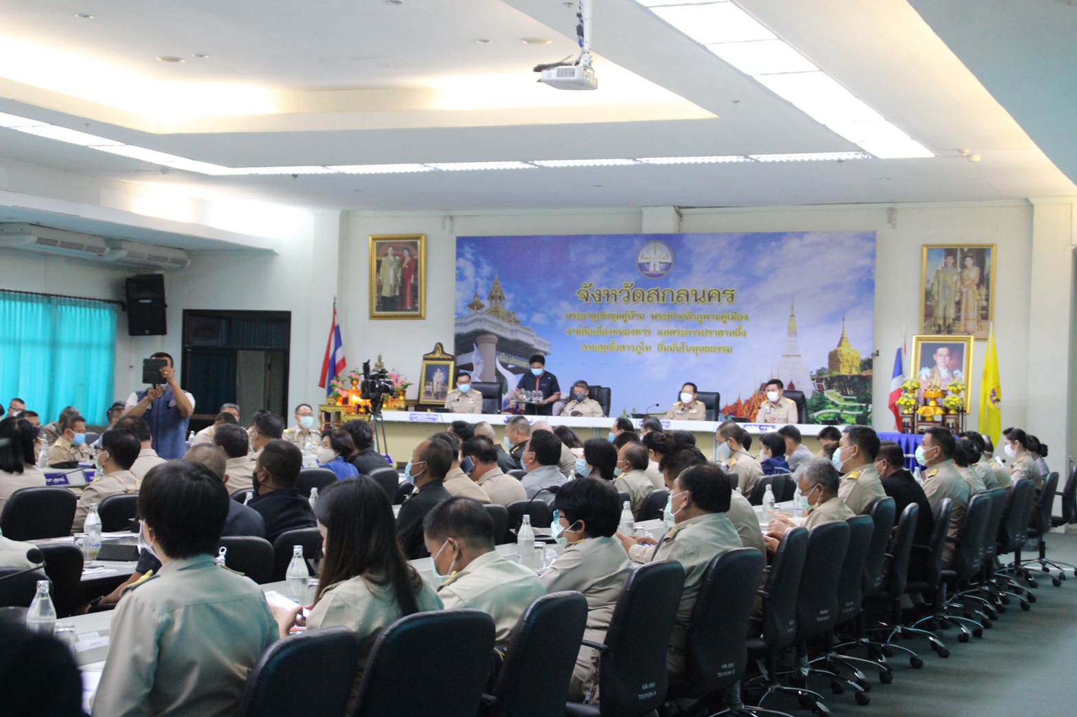 พช.สกลนคร เชิดชูเกียรตินักออกแบบรุ่นใหม่ (CDD Young Designer Contest)