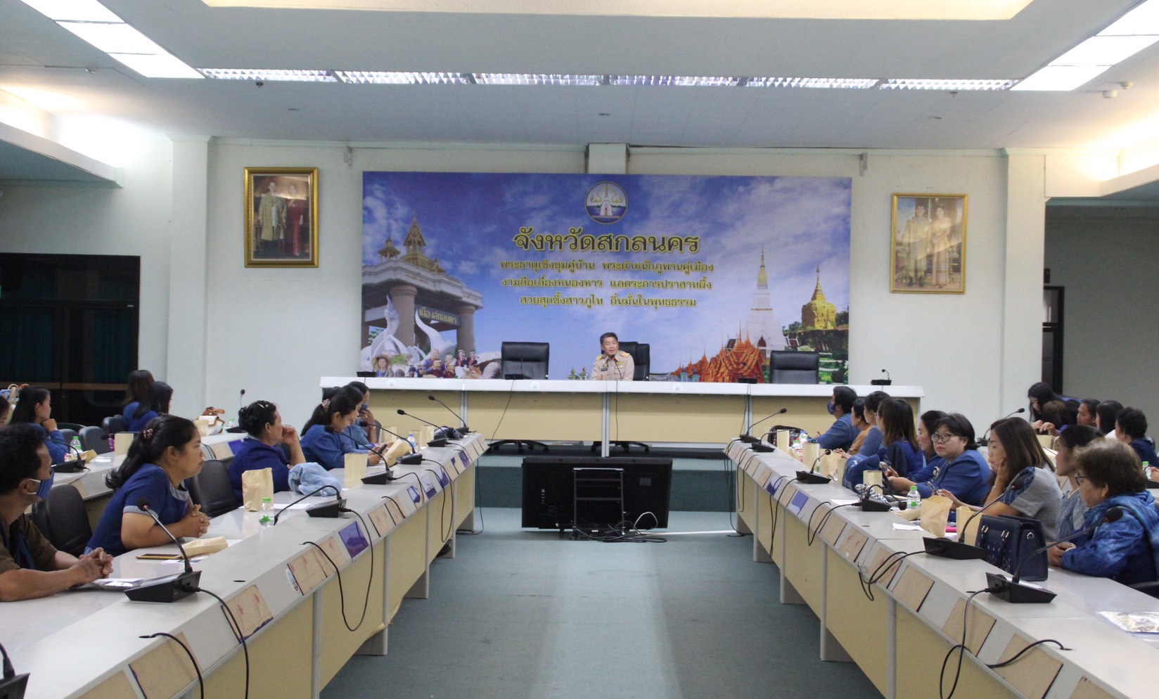 พช.สกลนคร ร่วมพิธีมอบหนังสืออนุญาตให้ใช้ตราสัญลักษณ์สิ่งบ่งชี้ทางภูมิศาสตร์ไทย “ผ้าครามธรรมชาติสกลนคร”