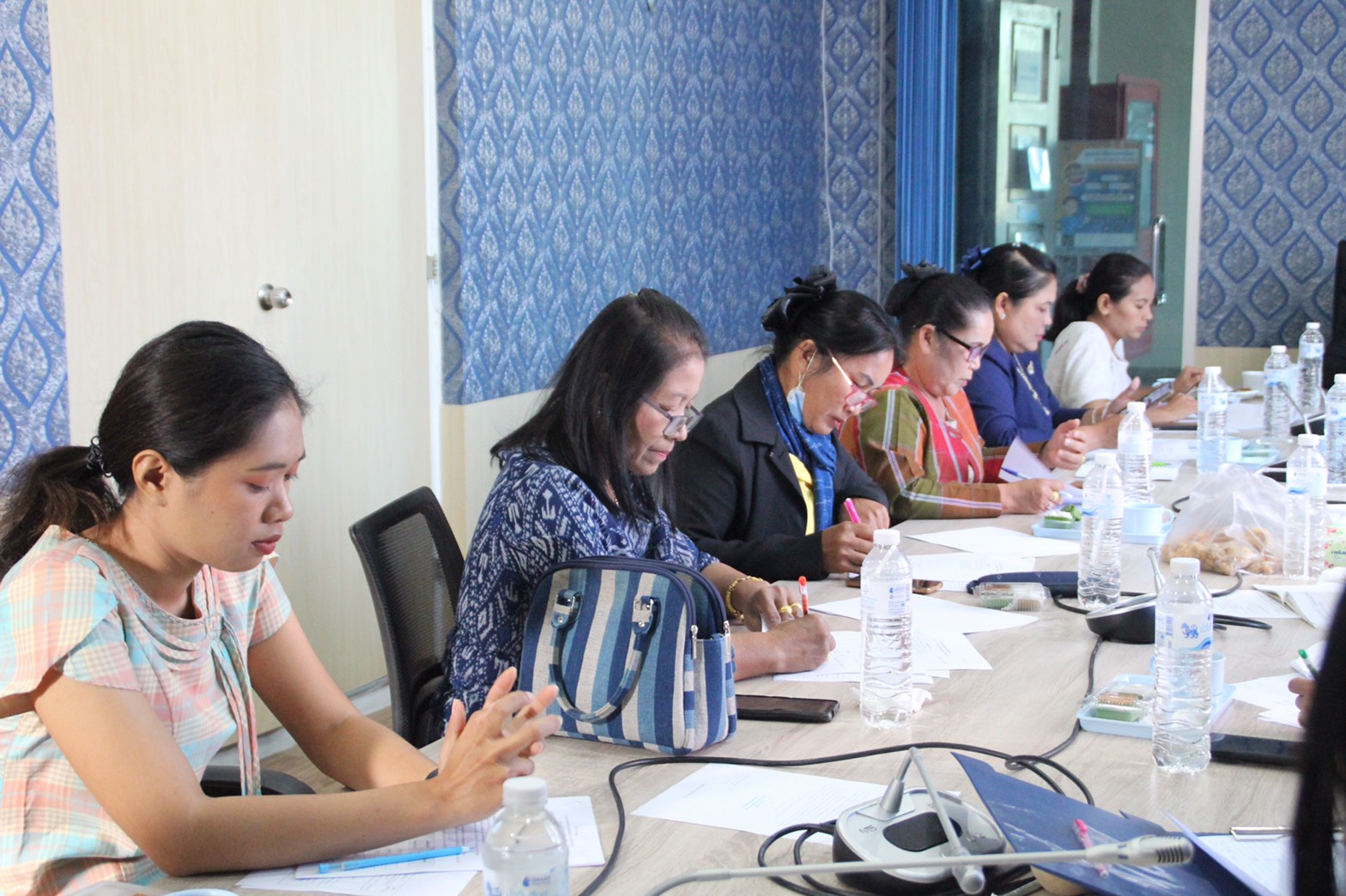 พช.สกลนคร จัดประชุมคณะทำงานขับเคลื่อนกองทุนพัฒนาบทบาทสตรี ครั้งที่ 10/2563