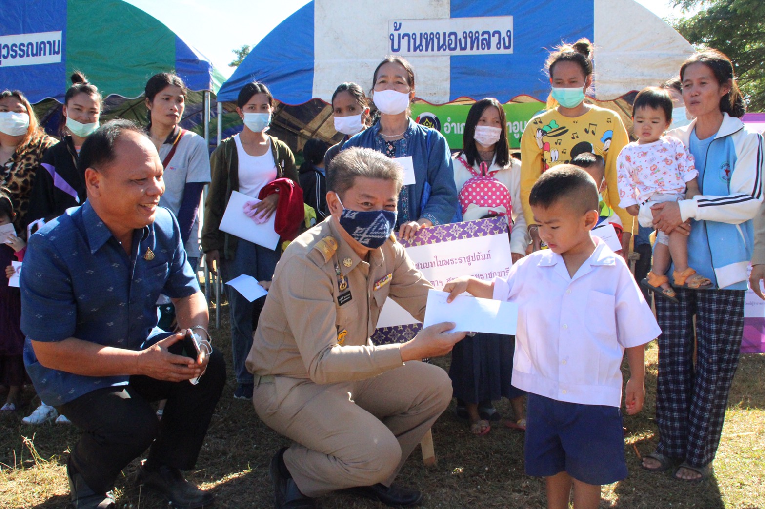 พช.สกลนคร ร่วมกิจกรรม “หน่วยบำบัดทุกข์ บำรุงสุข สร้างรอยยิ้มให้ประชาชน”