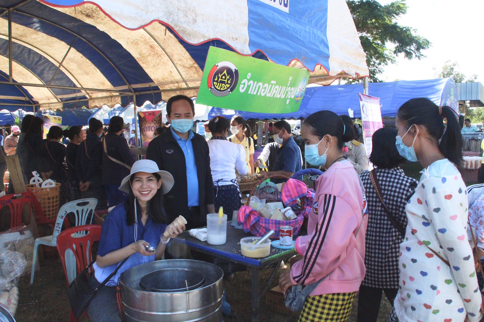 พช.สกลนคร ร่วมกิจกรรม “หน่วยบำบัดทุกข์ บำรุงสุข สร้างรอยยิ้มให้ประชาชน”