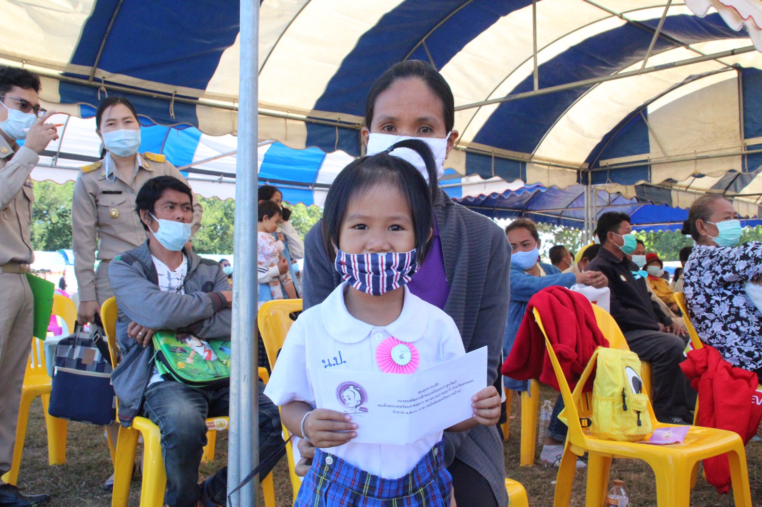 พช.สกลนคร ร่วมกิจกรรม “หน่วยบำบัดทุกข์ บำรุงสุข สร้างรอยยิ้มให้ประชาชน”