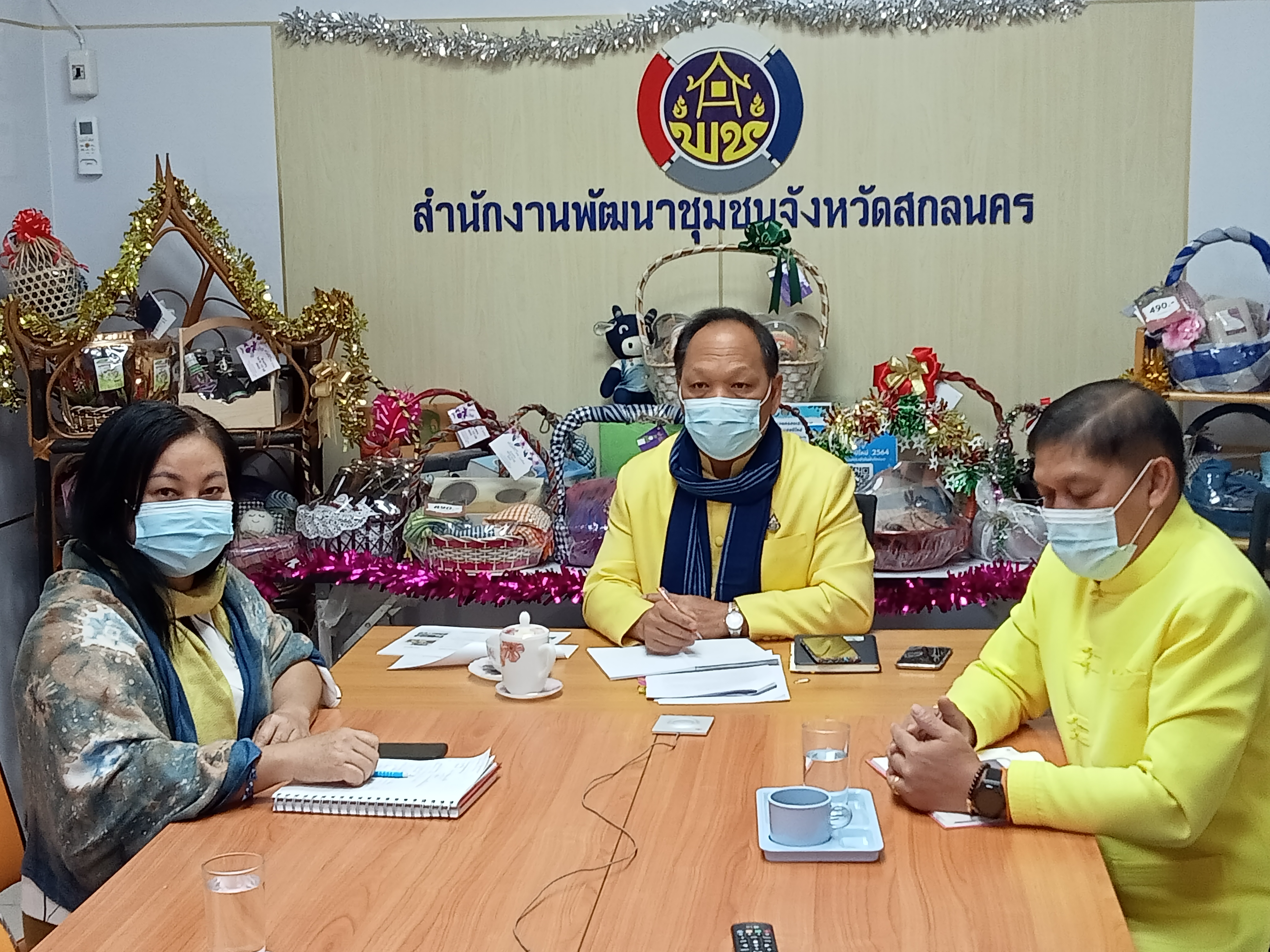 พช.สกลนคร ร่วมประชุมขับเคลื่อนการดำเนินงานโครงการพัฒนาพื้นที่ต้นแบบการพัฒนาคุณภาพชีวิตตามทฤษฎีใหม่ ประยุกต์สู่ “โคก หนอง นา โมเดล” ผ่านระบบวีดิทัศน์ทางไกล (Video Conference)