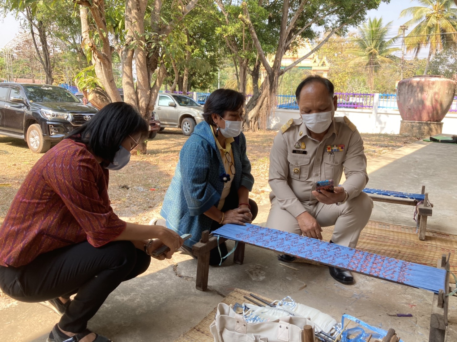 พช.สกลนคร ร่วมให้กำลังใจและติดตามความก้าวหน้าการทอ “ผ้ามัดหมี่ลายขอเจ้าฟ้าสิริวัณณวรีฯ” ตามพระดำริสมเด็จพระเจ้าลูกเธอ เจ้าฟ้าสิริวัณณวรี นารีรัตนราชกัญญา