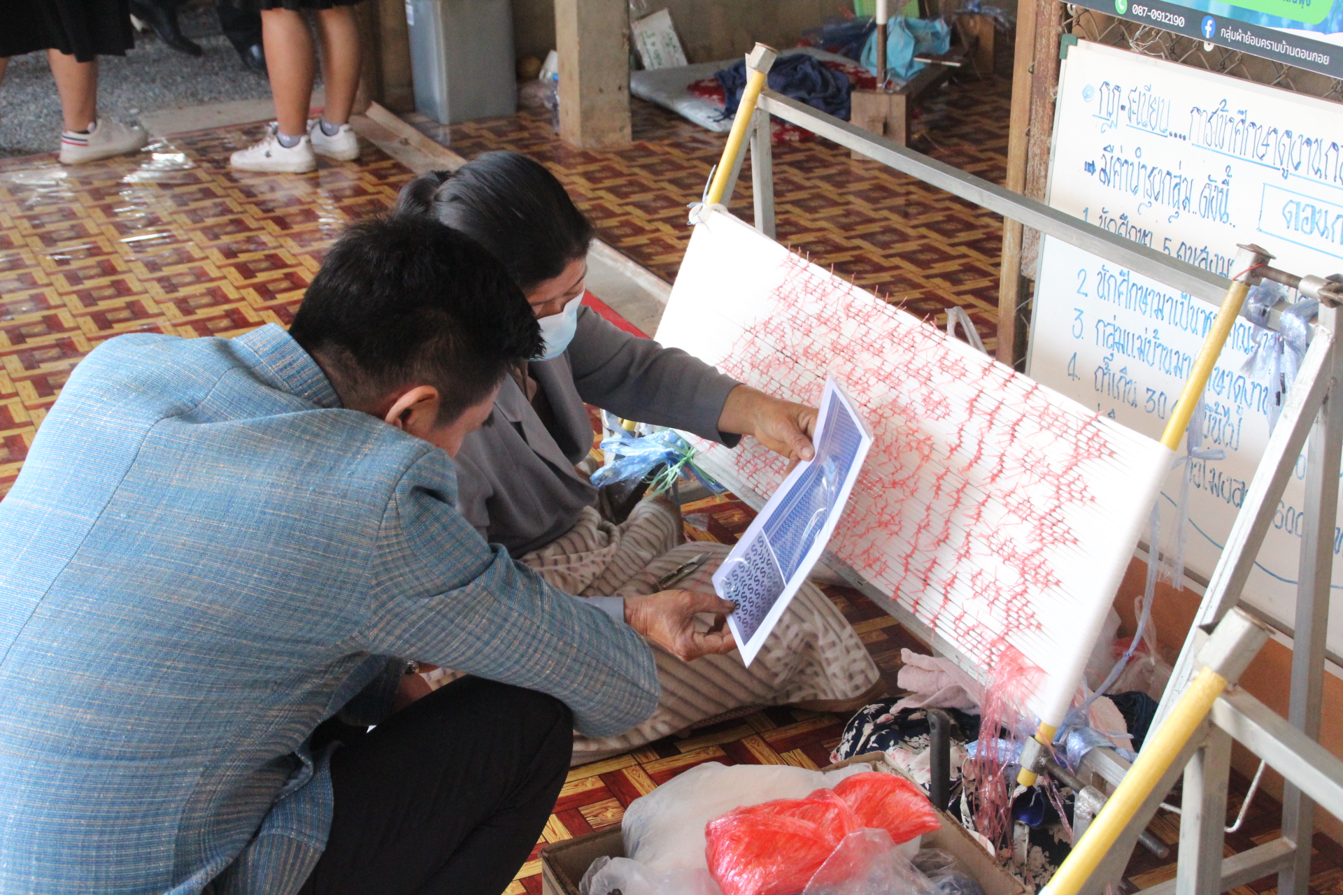 พช.สกลนคร ร่วมให้กำลังใจและติดตามความก้าวหน้าการทอ “ผ้ามัดหมี่ลายขอเจ้าฟ้าสิริวัณณวรีฯ” ตามพระดำริสมเด็จพระเจ้าลูกเธอ เจ้าฟ้าสิริวัณณวรี นารีรัตนราชกัญญา