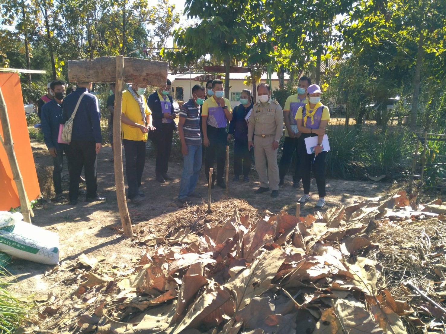 พช.สกลนคร ร่วมกับเรือนจำจังหวัดสกลนคร และเจ้าหน้าที่โครงการจิตอาสาพระราชทาน 904 วปร. เพื่อติดตามช่วยเหลือผู้ผ่านการฝึกอบรมโครงการพระราชทานในพระบาทสมเด็จพระวชิระเกล้าเจ้าอยู่หัว “โคกหนองนาแห่งน้ำใจและความหวัง กรมราชฑัณฑ์”