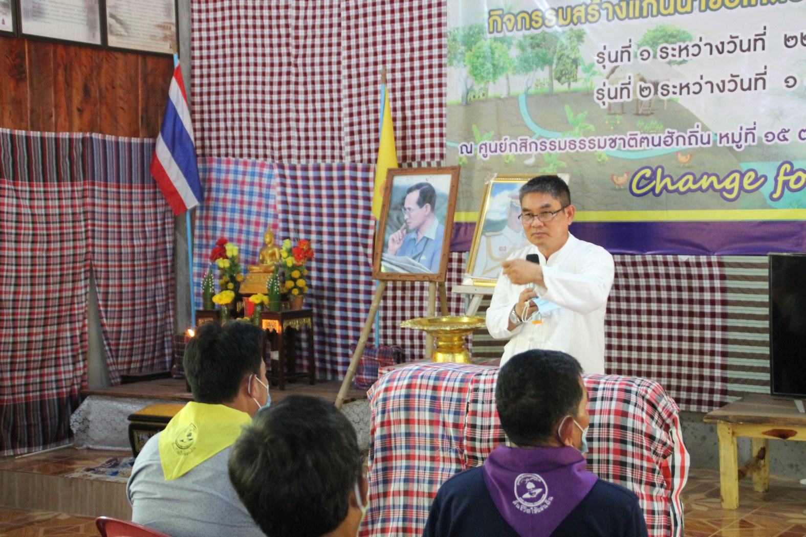 นายสมาน พั่วโพธิ์ พัฒนาการจังหวัดสกลนคร  บรรยายพิเศษในหัวข้อ “การขับเคลื่อนสืบสานศาสตร์พระราชา กลไก 357
