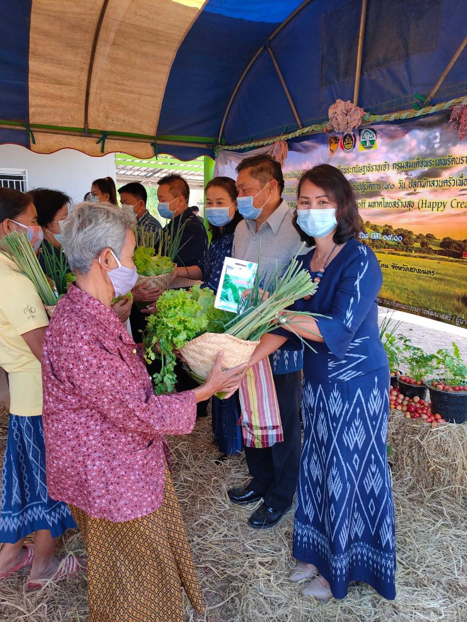 “พังโคนเมืองไก่ย่าง” KickOff ปลูกผัก รอบที่ 2  & Kick off  มท. สร้างสุข (Happy Creation)
