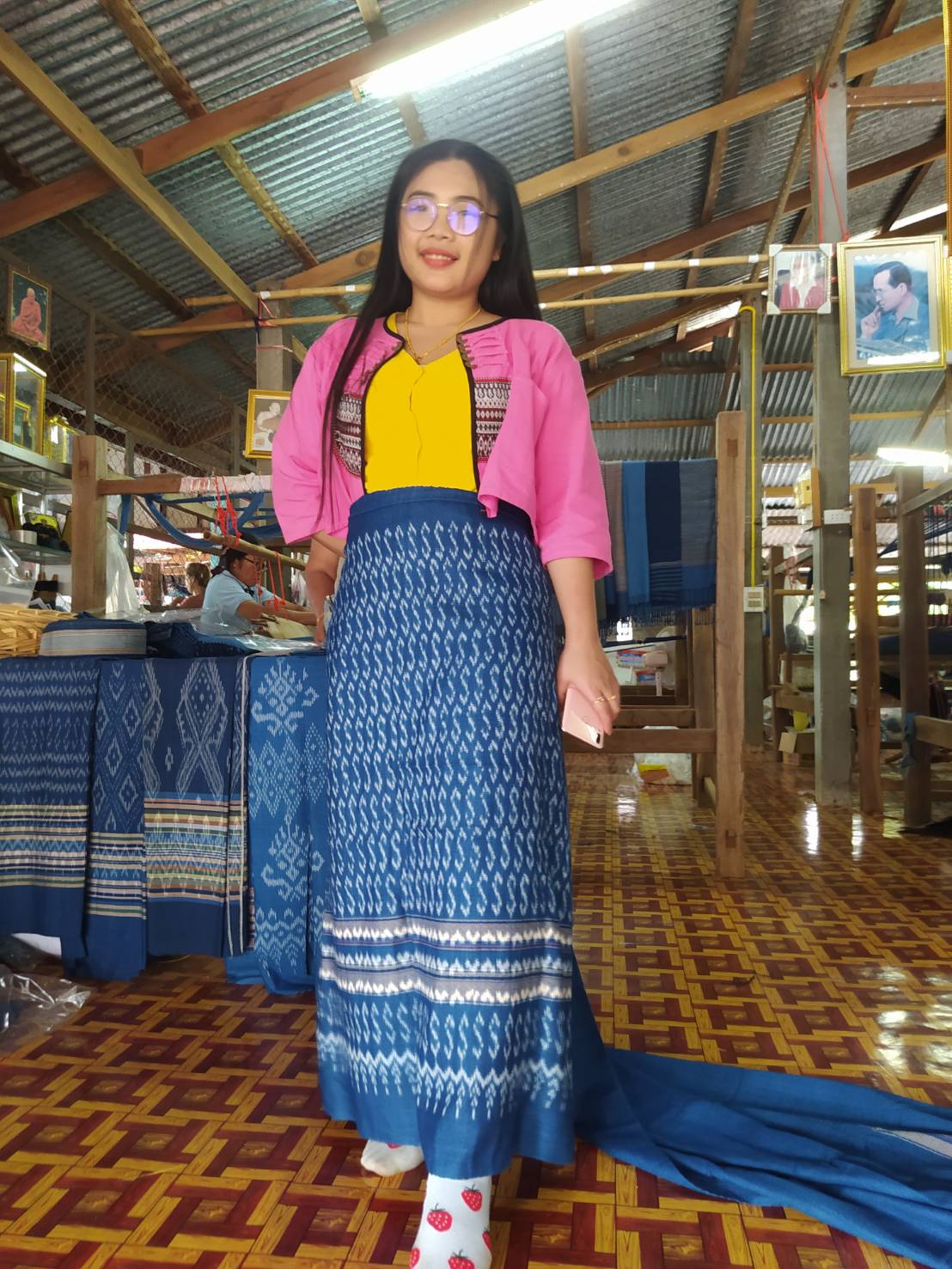 “ผ้ามัด หมี่ลายขอเจ้าฟ้าสิริวัณณวรีฯ” ที่อำเภอพรรณานิคม