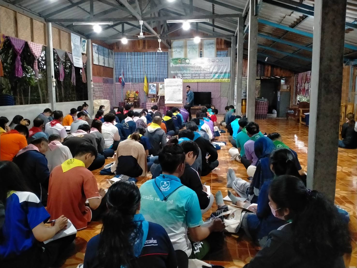 วันที่ 2  ฝึกอบรมเพิ่มทักษะระยะสั้นการพัฒนากสิกรรมสู่ระบบเศรษฐกิจพอเพียง รูปแบบ “โคก หนอง นา โมเดล ” รุ่นที่ 2 ณ ศูนย์กสิกรรมธรรมชาติฅนฮักถิ่น สกลนคร