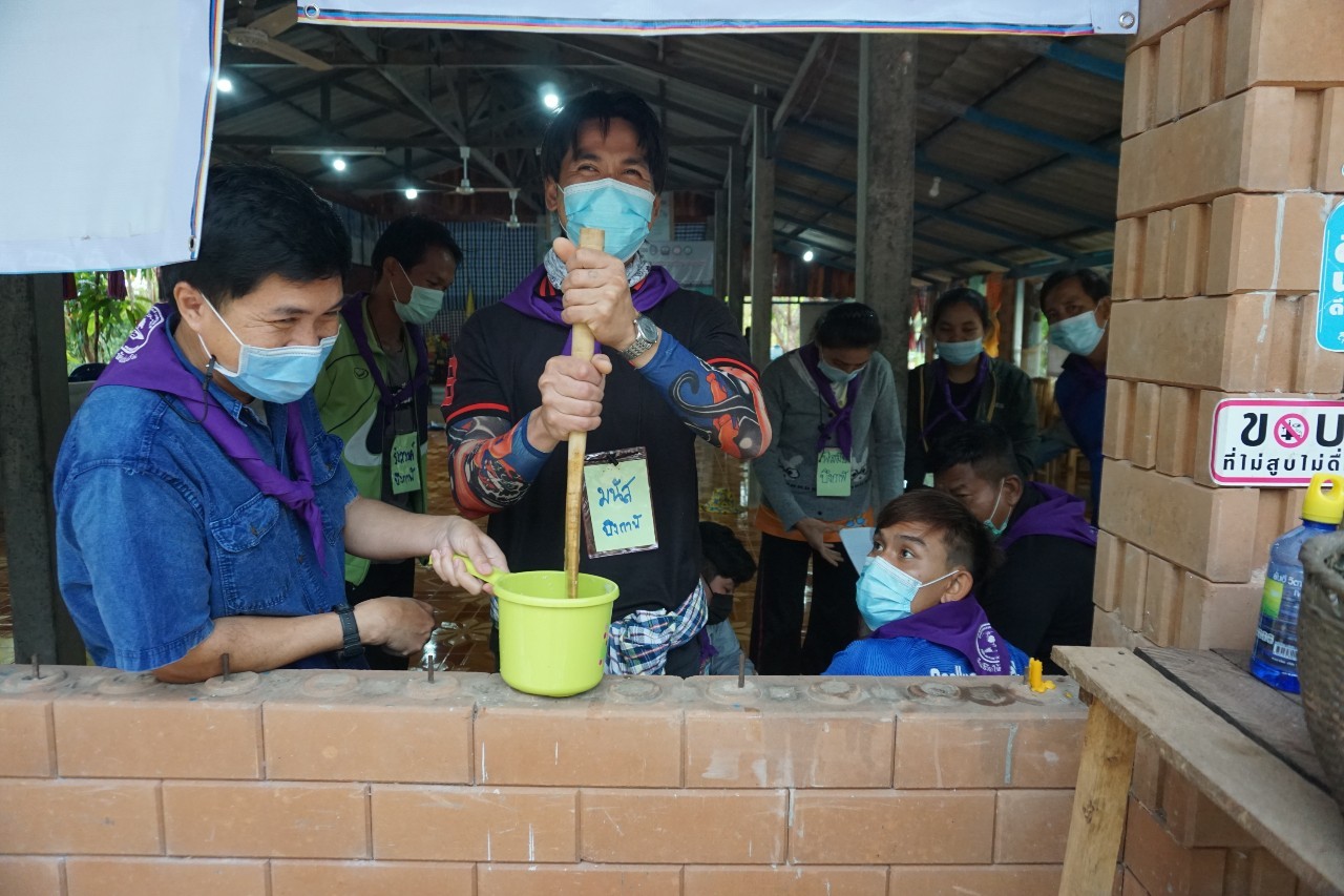 “โคก หนอง นา ” ตามหลักปรัชญาของเศรษฐกิจพอเพียง วันที่ 2 ณ ศูนย์กสิกรรมธรรมชาติฅนฮักถิ่น สกลนคร
