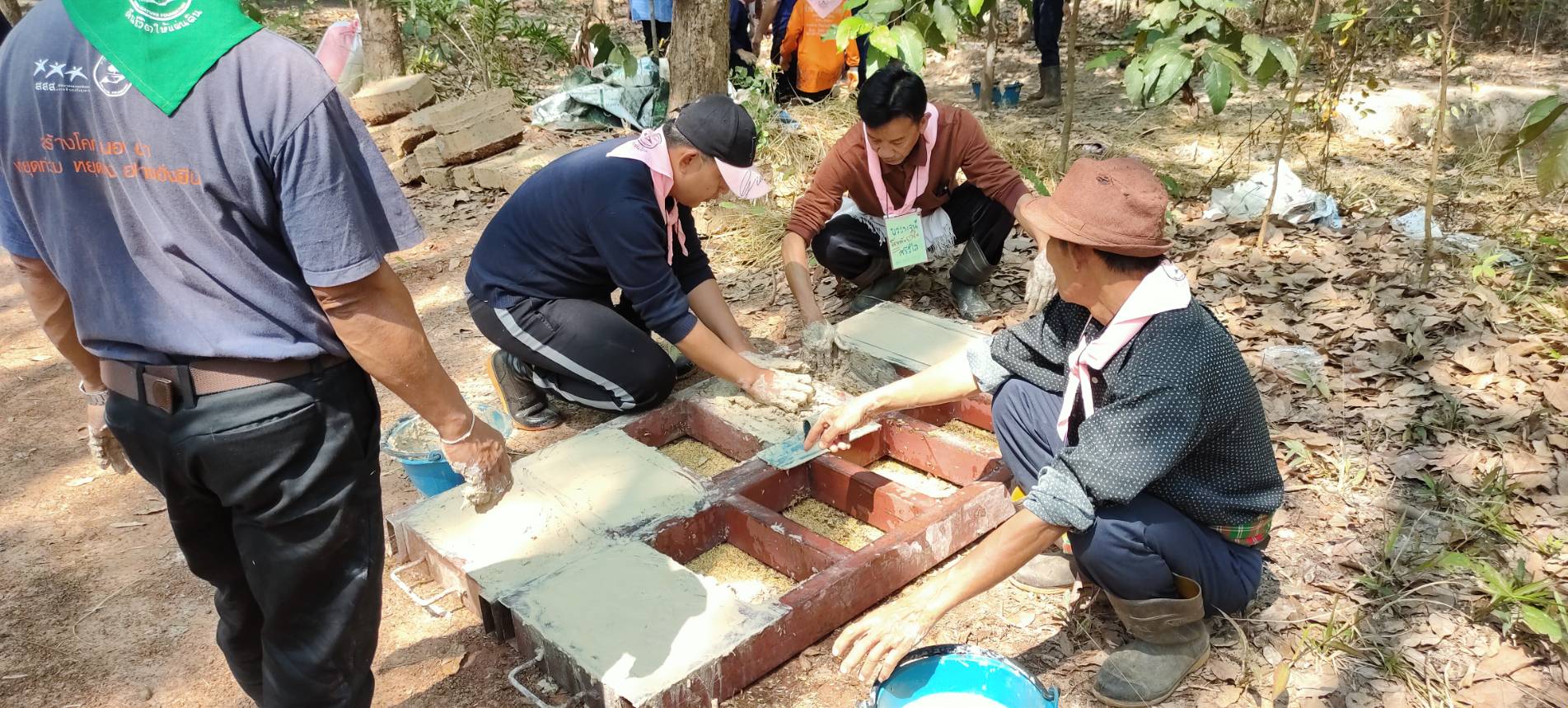 วันที่ 2  ฝึกอบรมเพิ่มทักษะระยะสั้นการพัฒนากสิกรรมสู่ระบบเศรษฐกิจพอเพียง รูปแบบ “โคก หนอง นา โมเดล ” รุ่นที่ 2 ณ ศูนย์กสิกรรมธรรมชาติฅนฮักถิ่น สกลนคร
