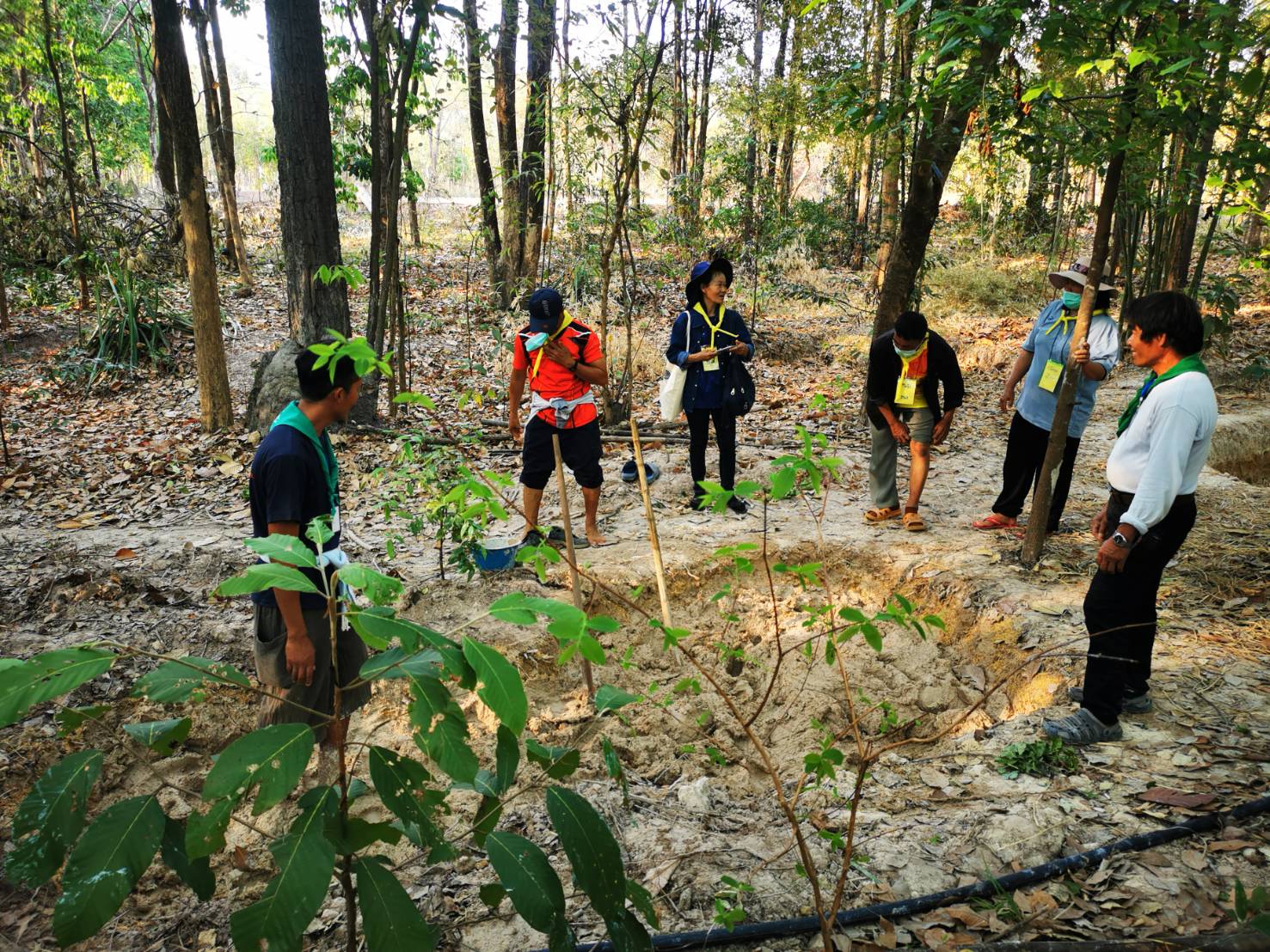 วันที่ 2 โครงการสร้างแกนนำขับเคลื่อนหมู่บ้านเศรษฐกิจพอเพียง รุ่นที่ 1 ณ ศูนย์กสิกรรมธรรมชาติฅนฮักถิ่น สกลนคร