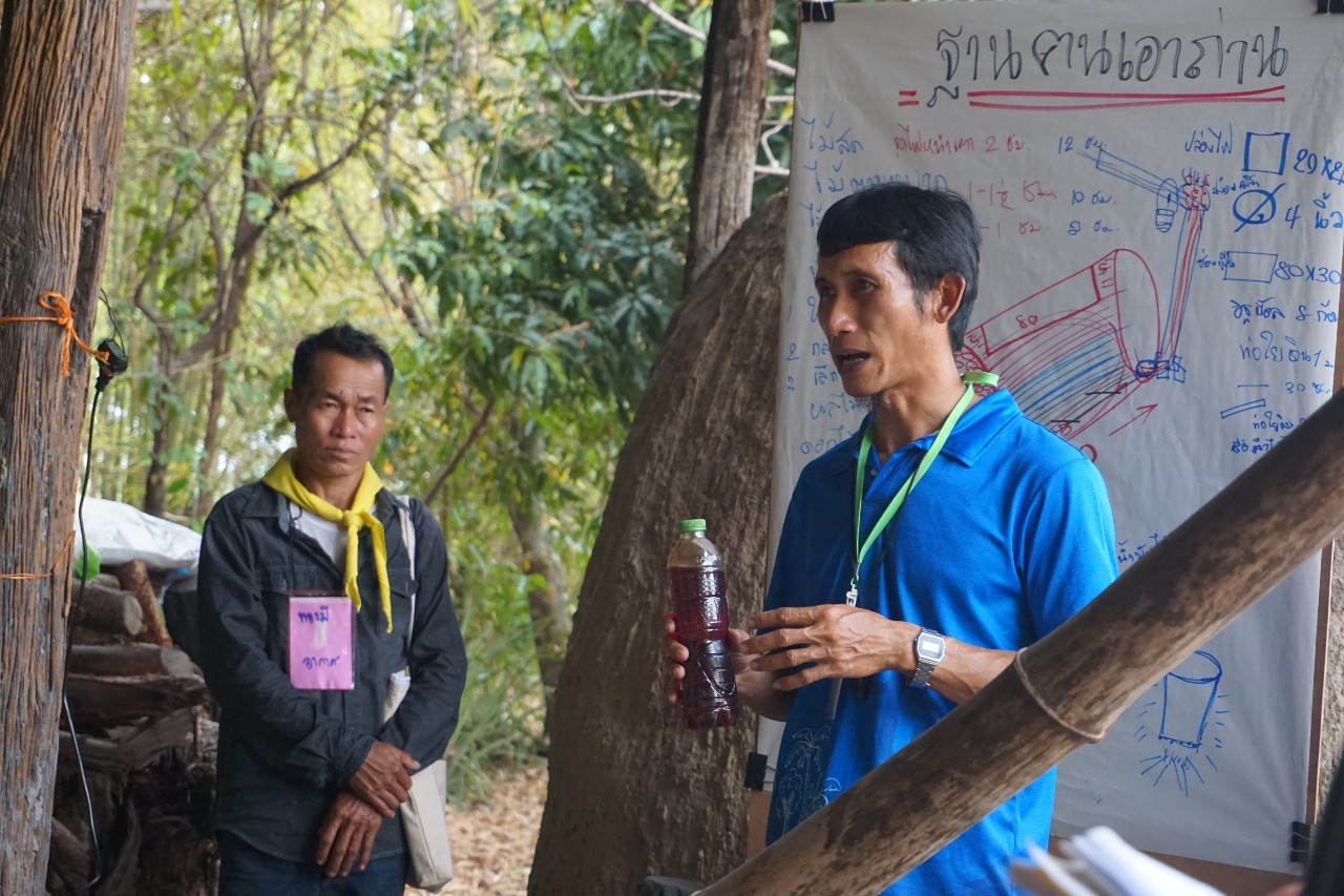 วันที่ 2 โครงการสร้างแกนนำขับเคลื่อนหมู่บ้านเศรษฐกิจพอเพียง รุ่นที่ 2 ณ ศูนย์กสิกรรมธรรมชาติฅนฮักถิ่น สกลนคร