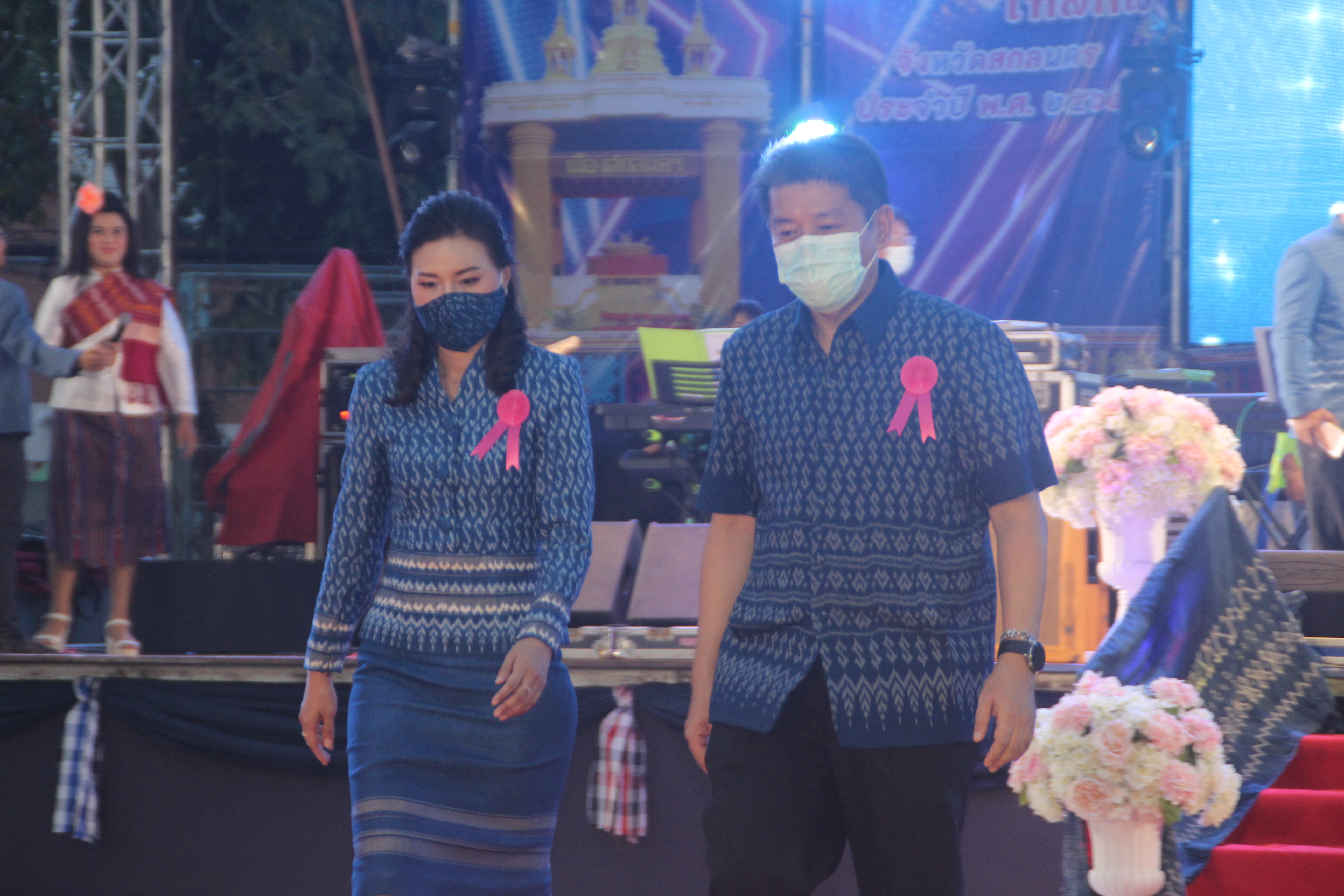มหัศจรรย์ แฟชั่นโชว์ ”ผ้ามัดหมี่ลายขอเจ้าฟ้าสิริวัณณวรีฯ” ที่นี่ สกลนคร