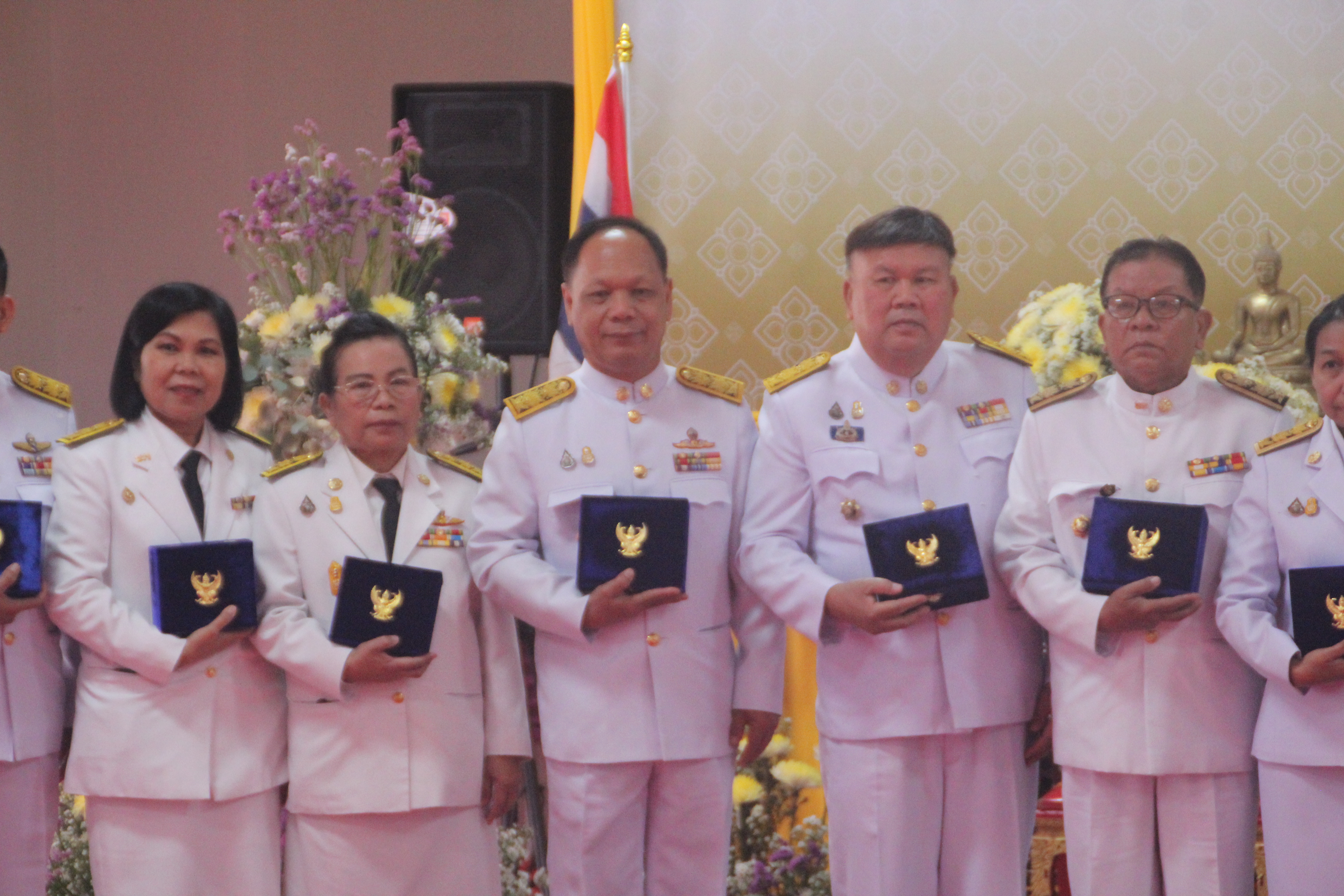 จังหวัดสกลนคร จัดพิธีรับพระราชทานเครื่องราชอิสริยาภรณ์ชั้นสายสะพาย ประจำปี 2563