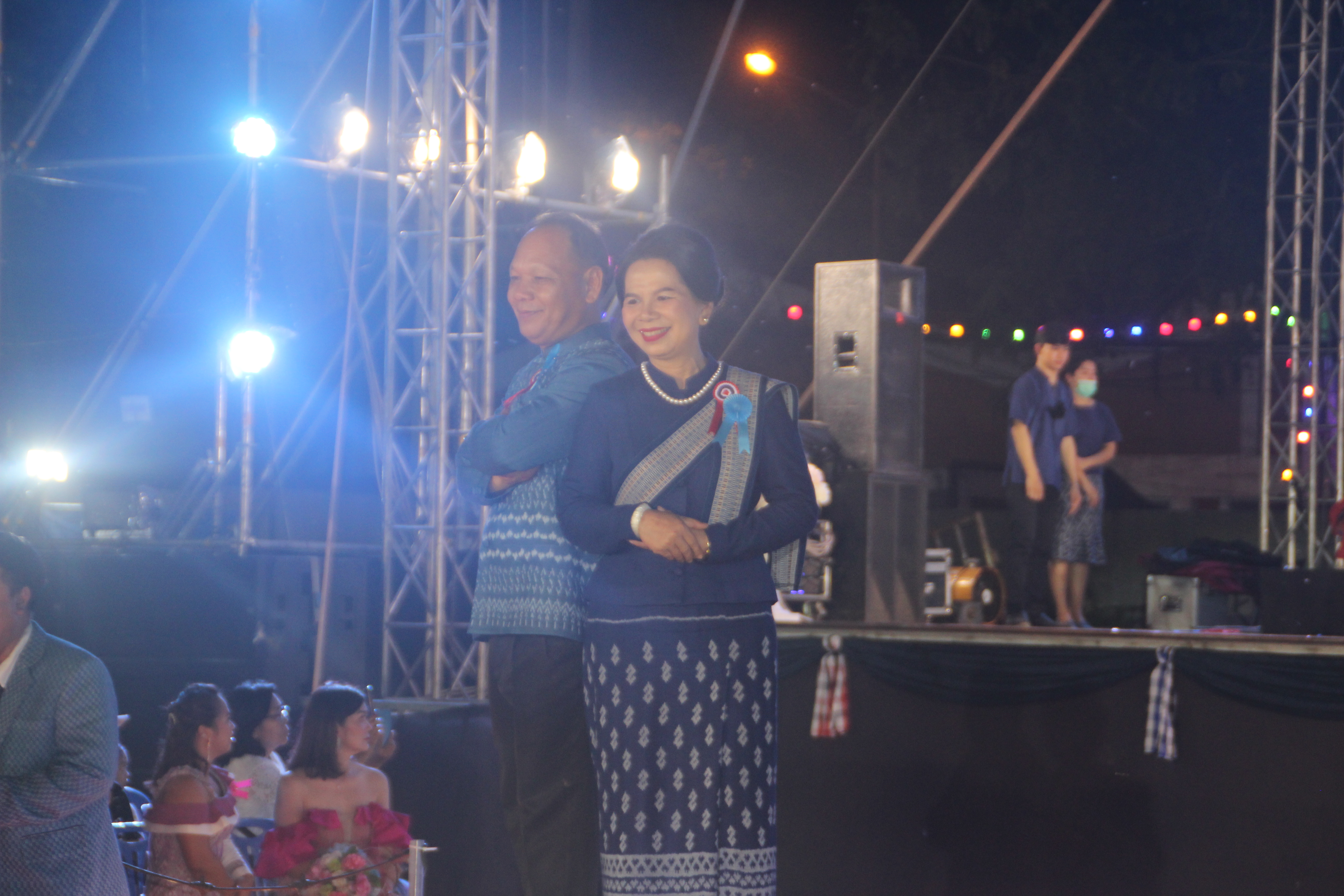 มหัศจรรย์ แฟชั่นโชว์ ”ผ้ามัดหมี่ลายขอเจ้าฟ้าสิริวัณณวรีฯ” ที่นี่ สกลนคร