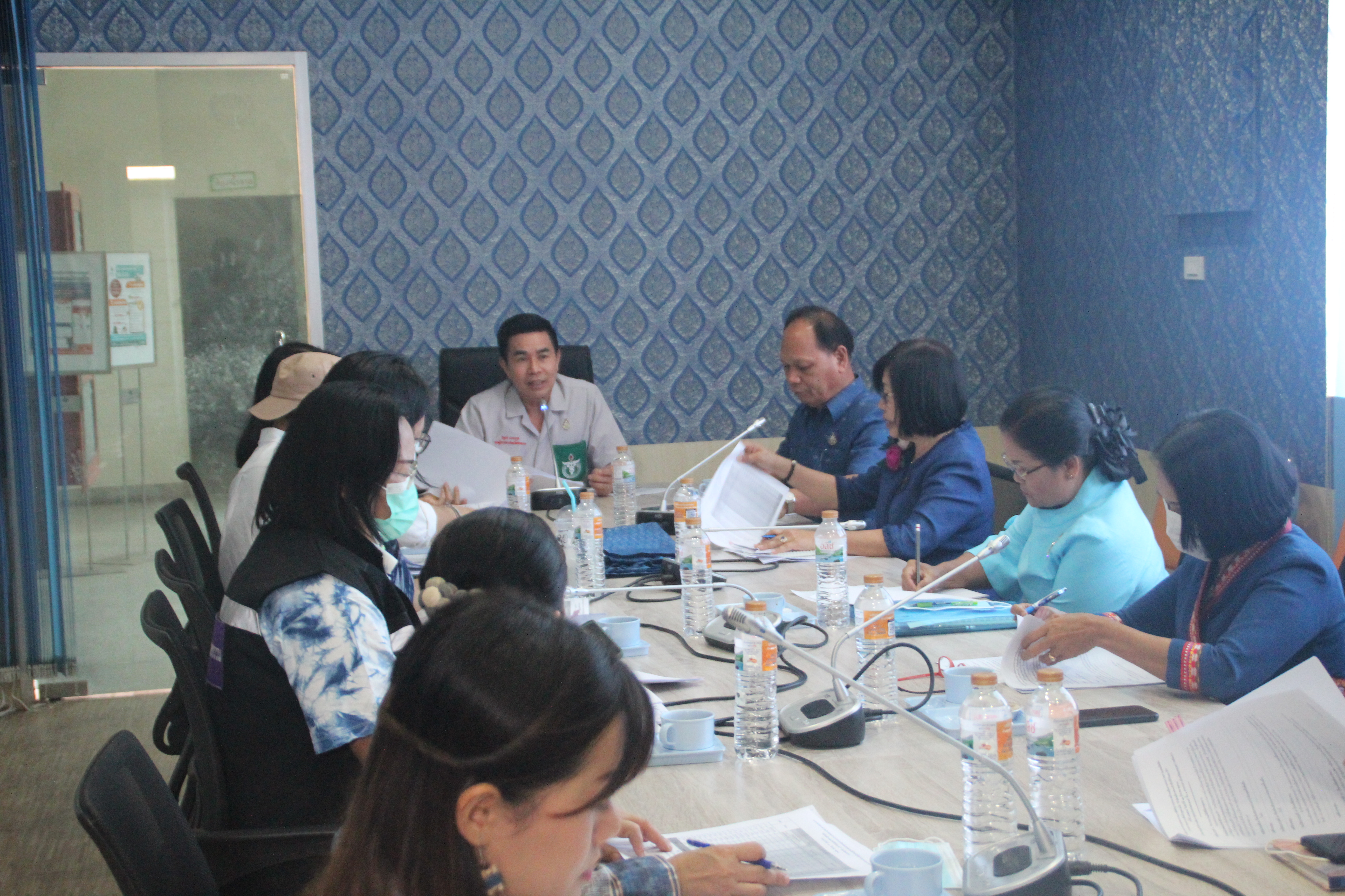 จังหวัดสกลนคร ประชุมคณะกรรมการตัดสินการประกวดผ้าทอมือลายพระราชทานและการประกวดออกแบบตัดเย็บชุดสวมใส่ ”ผ้ามัดหมี่ลายขอเจ้าฟ้าสิริวัณณวรีฯ”