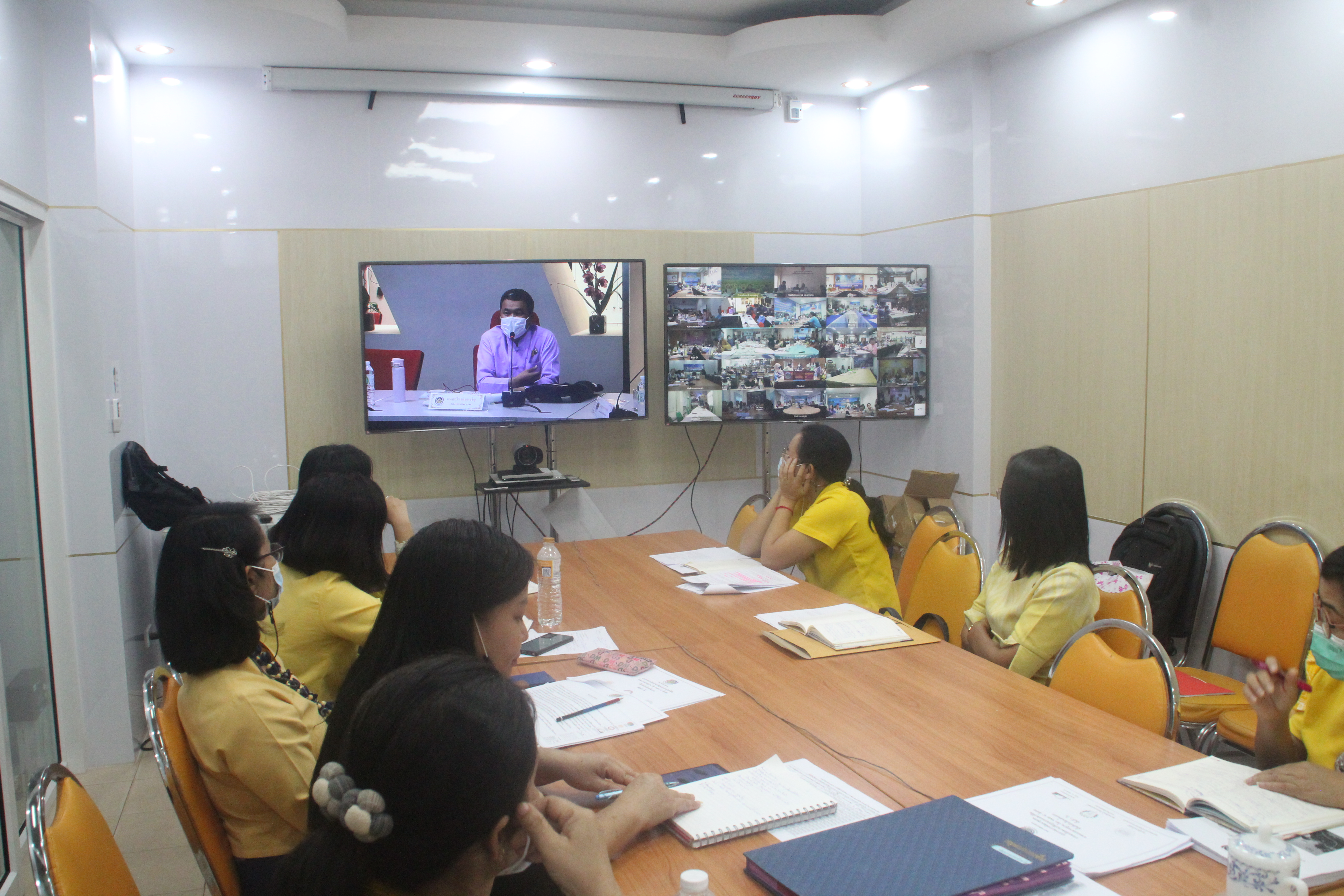พช.สกลนคร ร่วมประชุมเพื่อซักซ้อมความเข้าใจการดำเนินงานโครงการพัฒาพื้นที่ต้นแบบการพัฒนาคุณภาพชีวิตตามหลักทฤษฎีใหม่ประยุกต์สู่ “โคก หนอง นา โมเดล” ผ่านระบบวีดิทัศน์ทางไกล (Video conference)