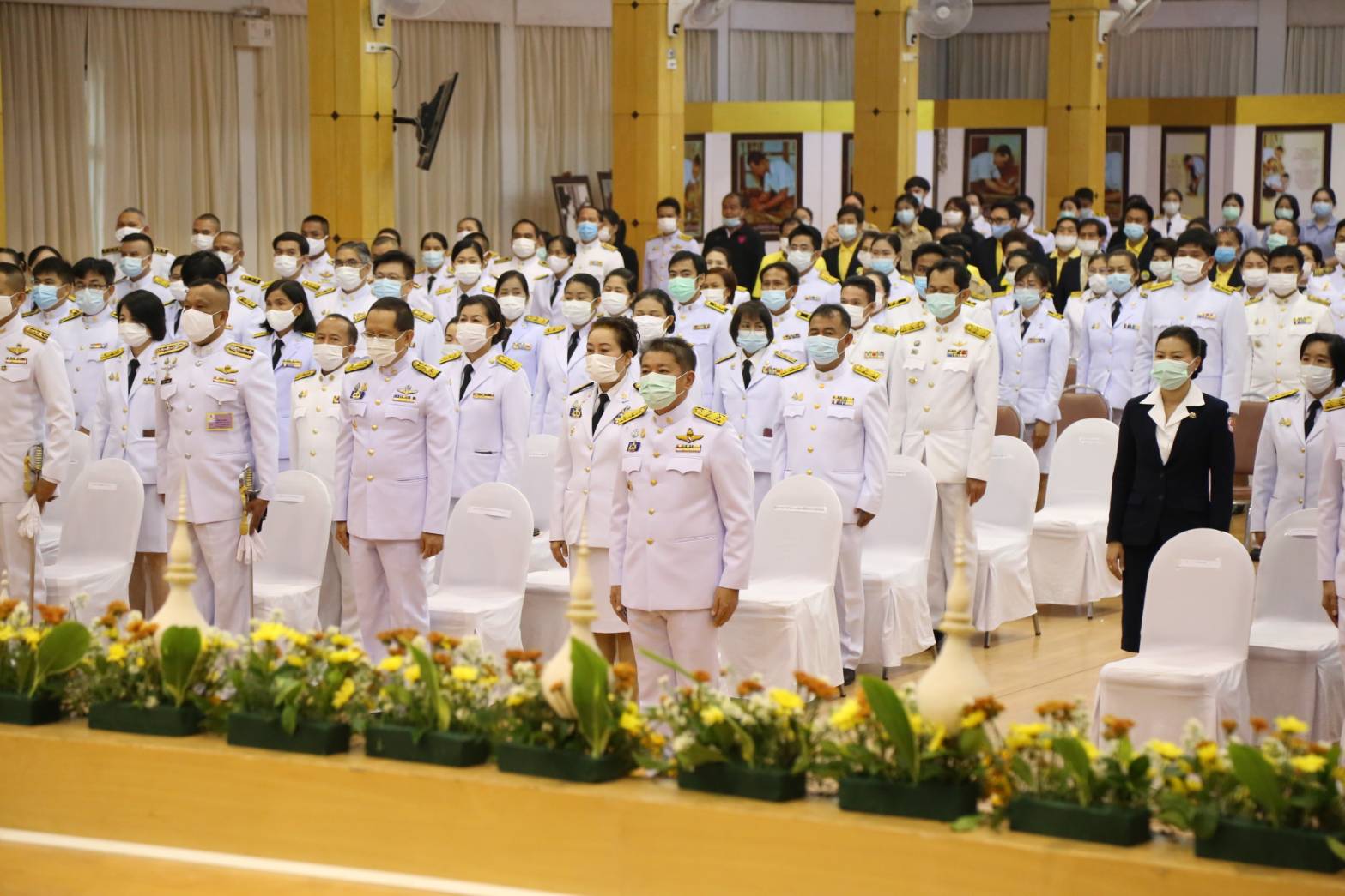 จังหวัดสกลนคร จัดพิธีถวายราชสักการะพระบาทสมเด็จพระบรมชนกาธิเบศร มหาภูมิพลอดุลยเดชมหาราช บรมนาถบพิตร “พระบิดาแห่งมาตรฐานการช่างไทย” เนื่องในวันมาตรฐานฝีมือแรงงานแห่งชาติ ประจำปี 2564