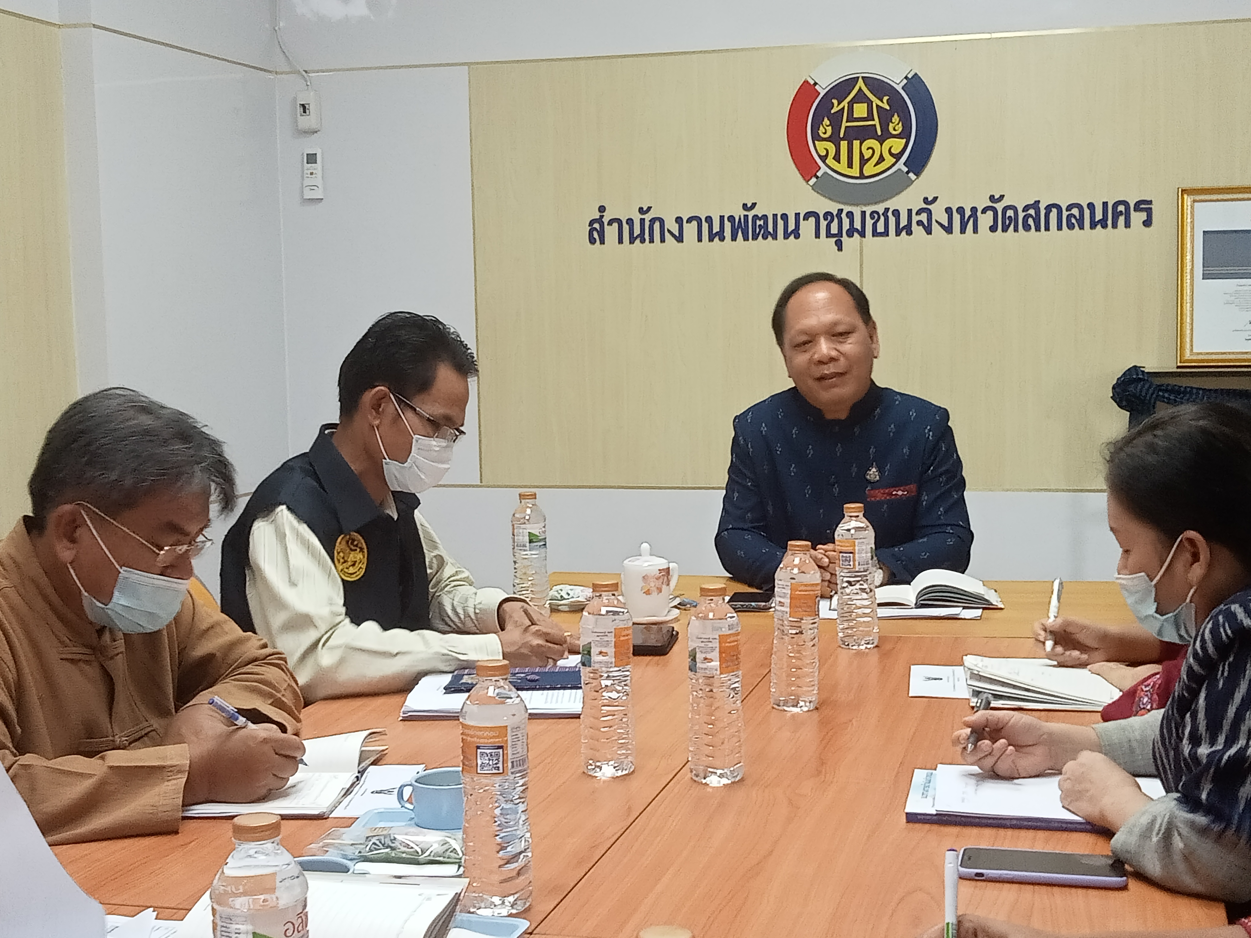พช. สกลนคร ประชุมเตรียมความพร้อมการประกวดผ้าทอมือและชุดสวมใส่ ผ้าลายพระราชทาน “ผ้ามัดหมี่ลายขอเจ้าฟ้าสิริวัณณวรีฯ”