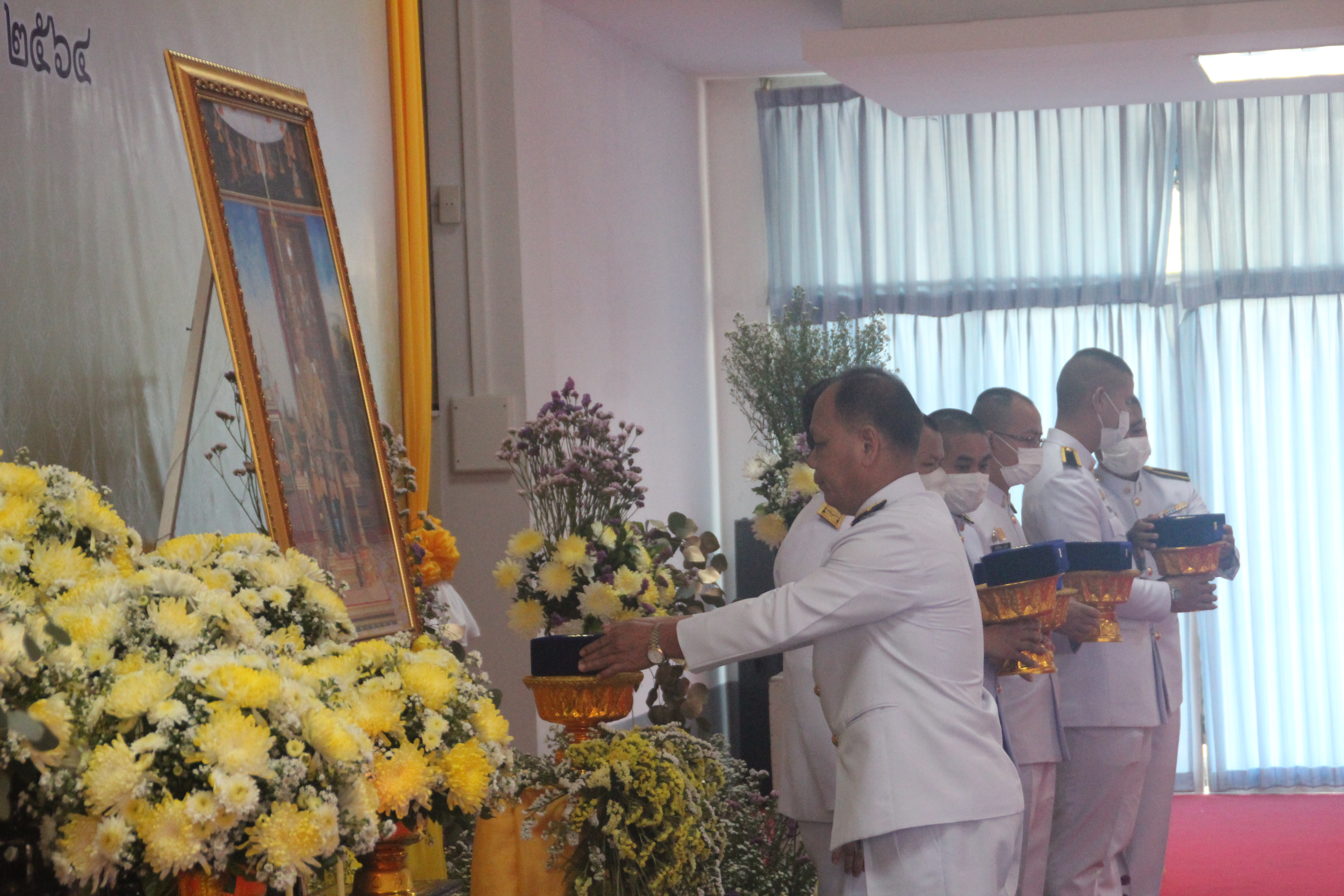 จังหวัดสกลนคร จัดพิธีรับพระราชทานเครื่องราชอิสริยาภรณ์ชั้นสายสะพาย ประจำปี 2563