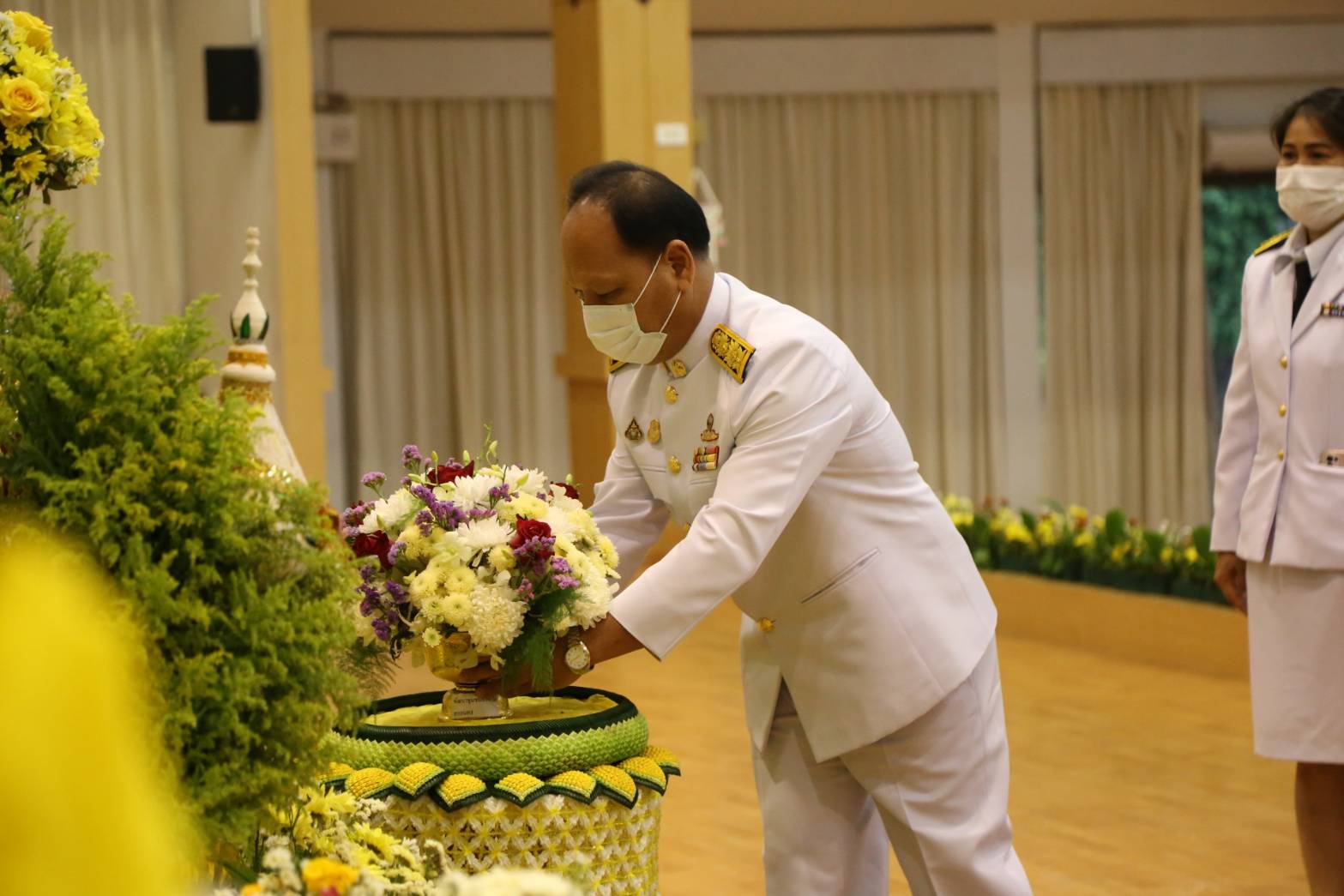 จังหวัดสกลนคร จัดพิธีถวายราชสักการะพระบาทสมเด็จพระบรมชนกาธิเบศร มหาภูมิพลอดุลยเดชมหาราช บรมนาถบพิตร “พระบิดาแห่งมาตรฐานการช่างไทย” เนื่องในวันมาตรฐานฝีมือแรงงานแห่งชาติ ประจำปี 2564