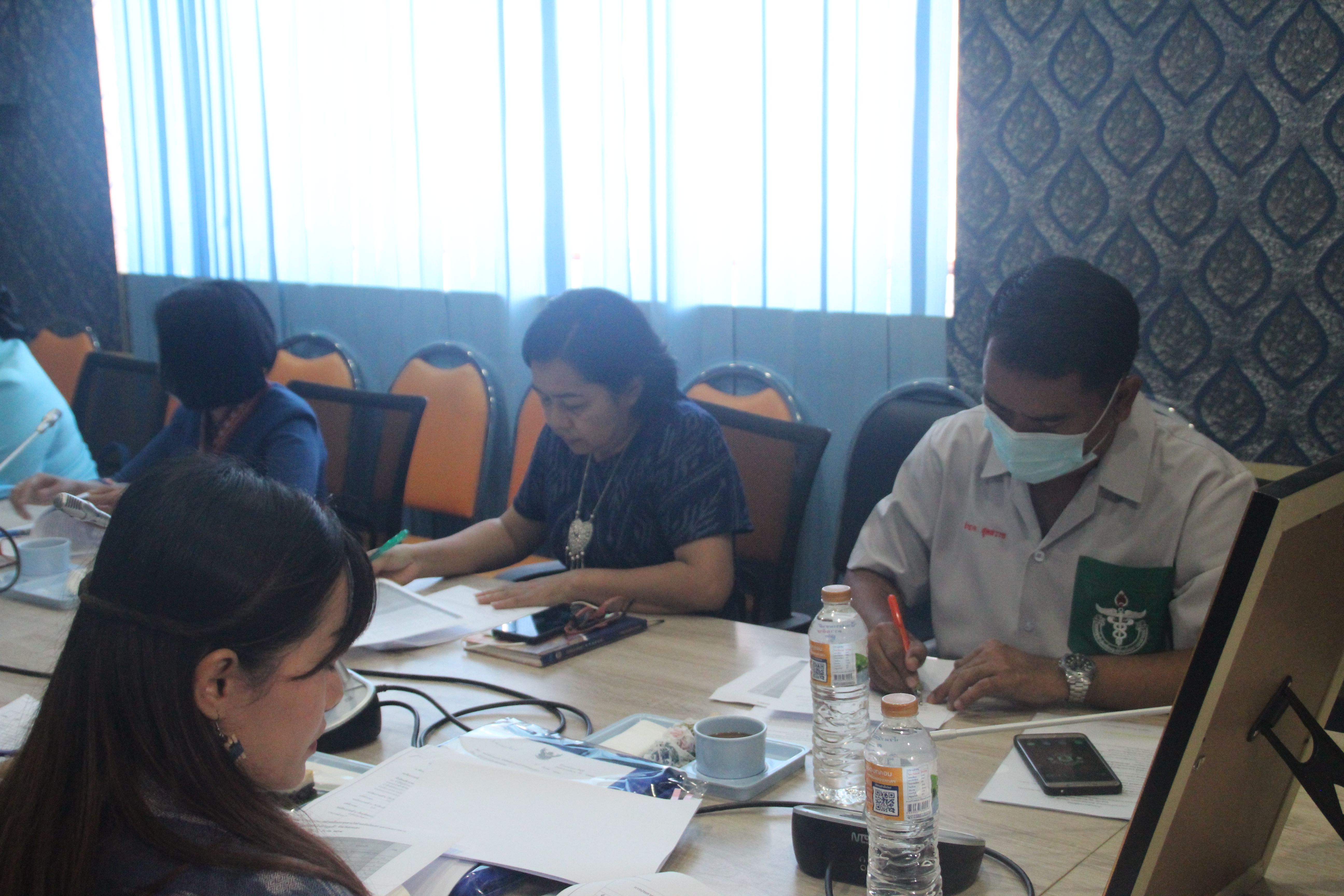 จังหวัดสกลนคร ประชุมคณะกรรมการตัดสินการประกวดผ้าทอมือลายพระราชทานและการประกวดออกแบบตัดเย็บชุดสวมใส่ ”ผ้ามัดหมี่ลายขอเจ้าฟ้าสิริวัณณวรีฯ”