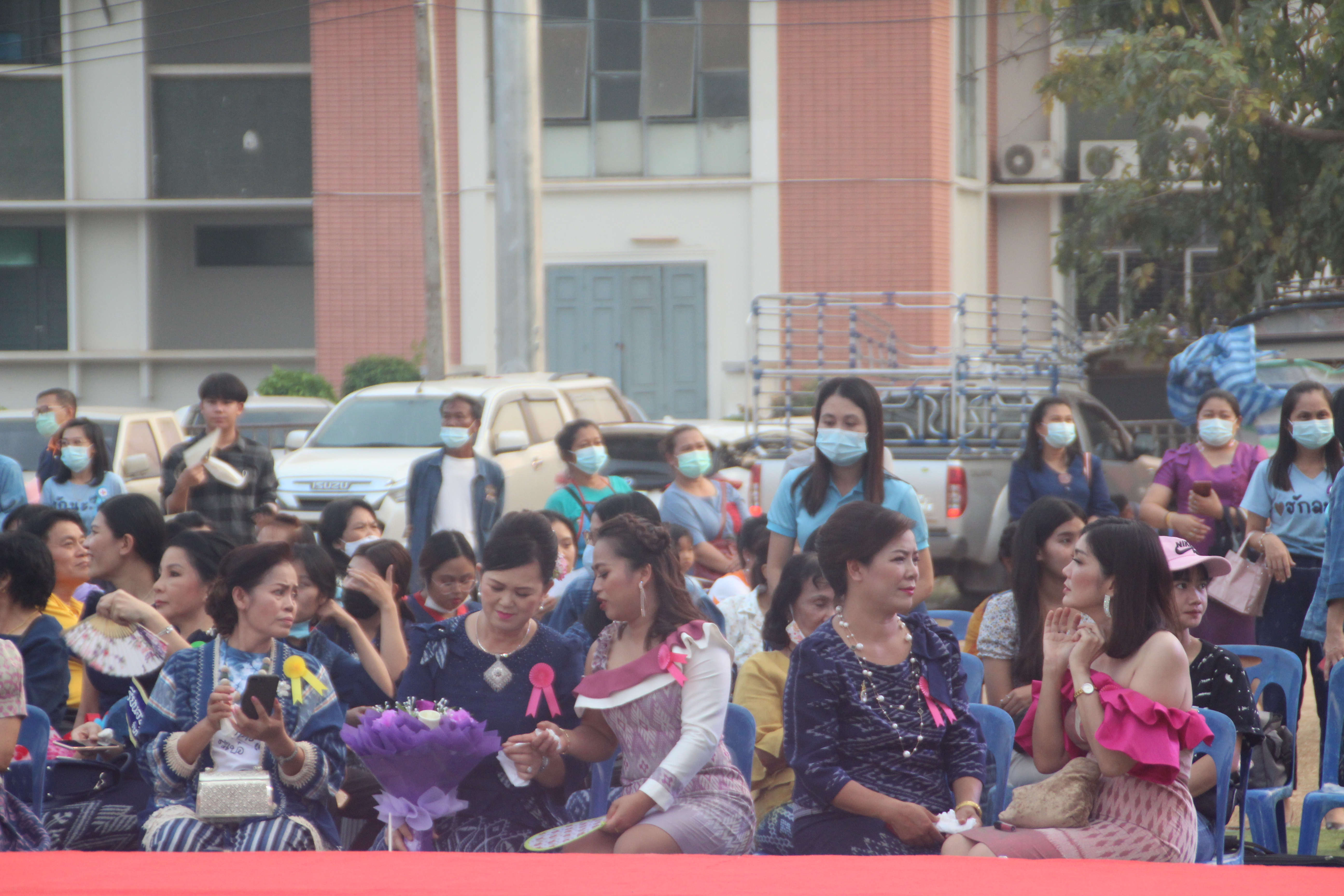 มหัศจรรย์ แฟชั่นโชว์ ”ผ้ามัดหมี่ลายขอเจ้าฟ้าสิริวัณณวรีฯ” ที่นี่ สกลนคร