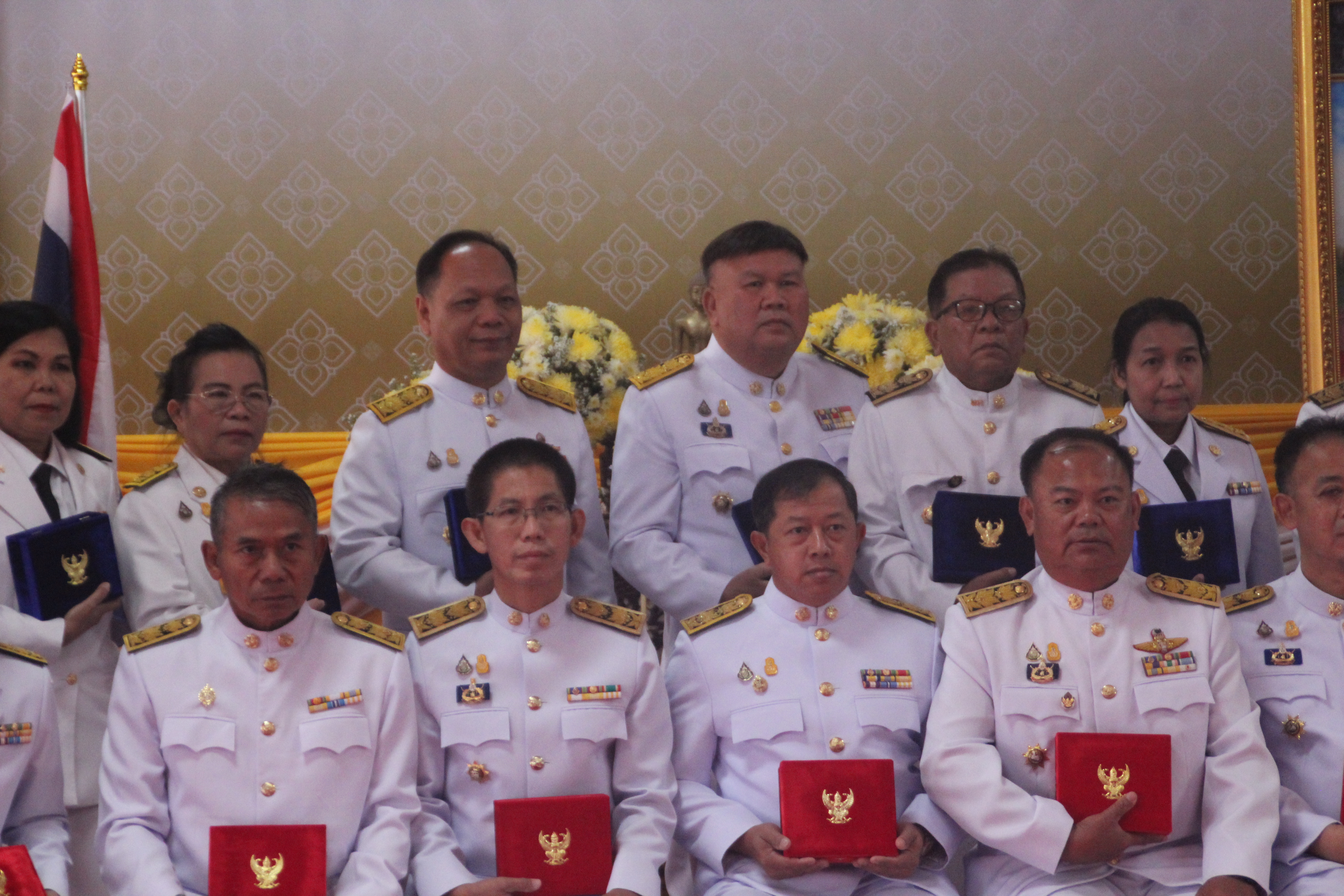 จังหวัดสกลนคร จัดพิธีรับพระราชทานเครื่องราชอิสริยาภรณ์ชั้นสายสะพาย ประจำปี 2563