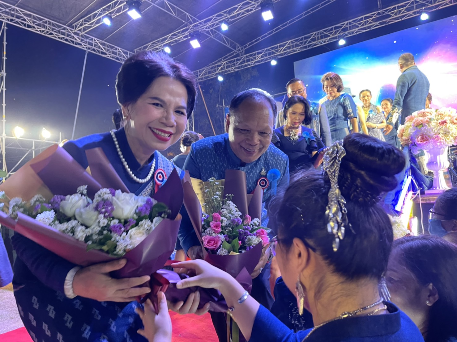 มหัศจรรย์ แฟชั่นโชว์ ”ผ้ามัดหมี่ลายขอเจ้าฟ้าสิริวัณณวรีฯ” ที่นี่ สกลนคร