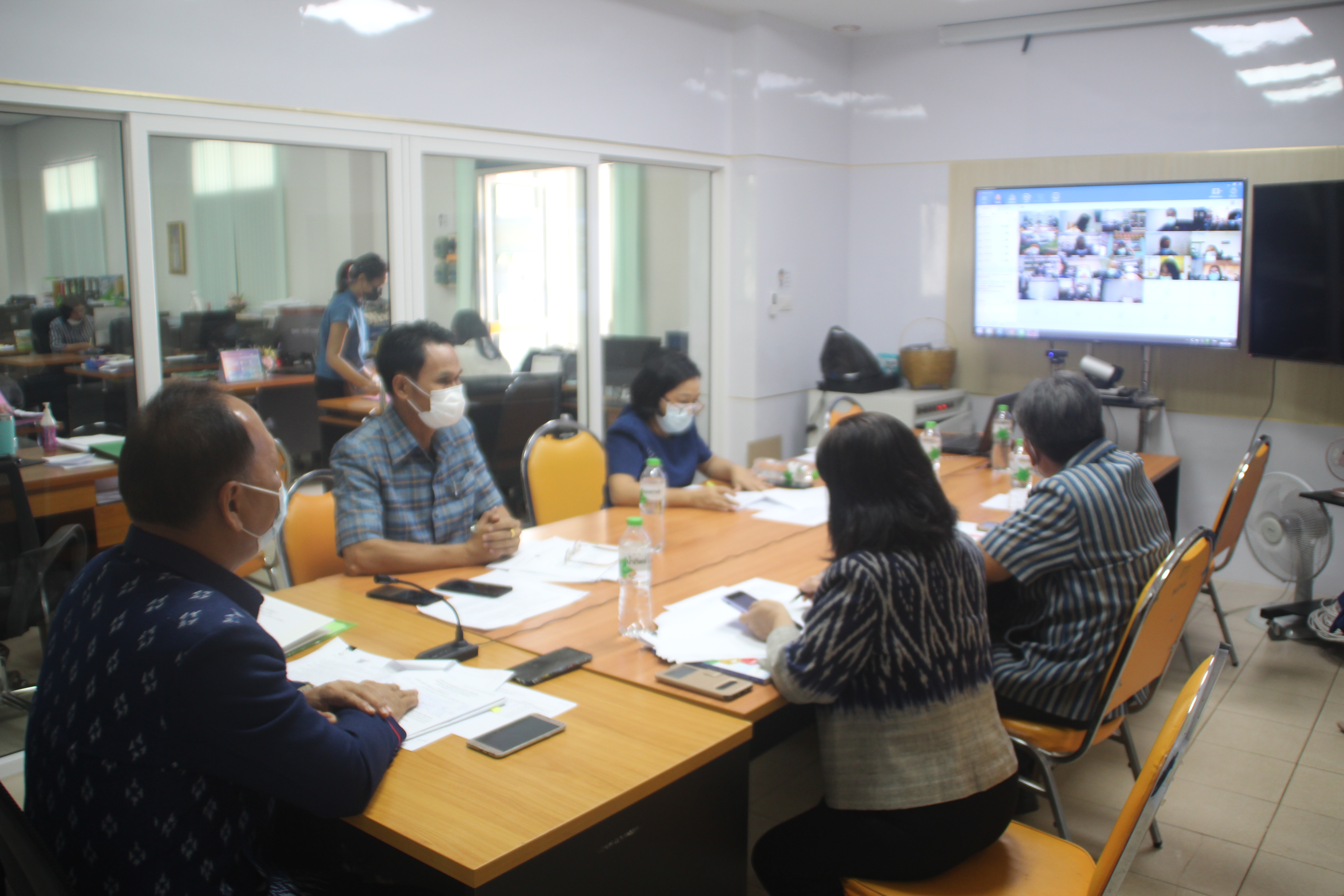 พช.สกลนคร สู้ภัย COVID-19 ด้วยการประชุมผู้บริหารผ่านระบบ Session call