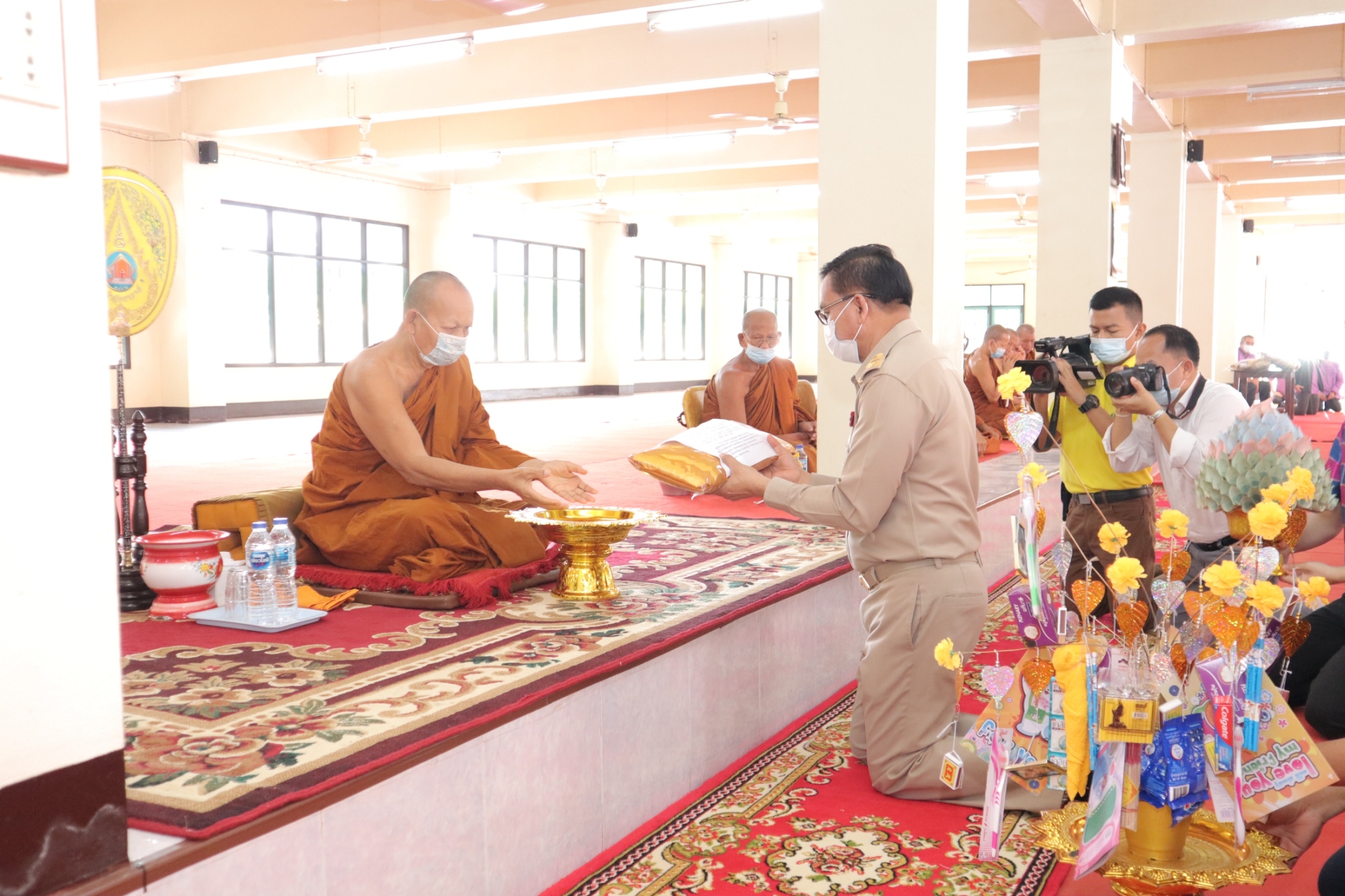 จังหวัดสกลนคร ทอดผ้าป่าสมทบกองทุนเด็กชนบท ในพระราชูปถัมภ์สมเด็จพระเทพรัตนราชสุดา สยามบรมราชกุมารี