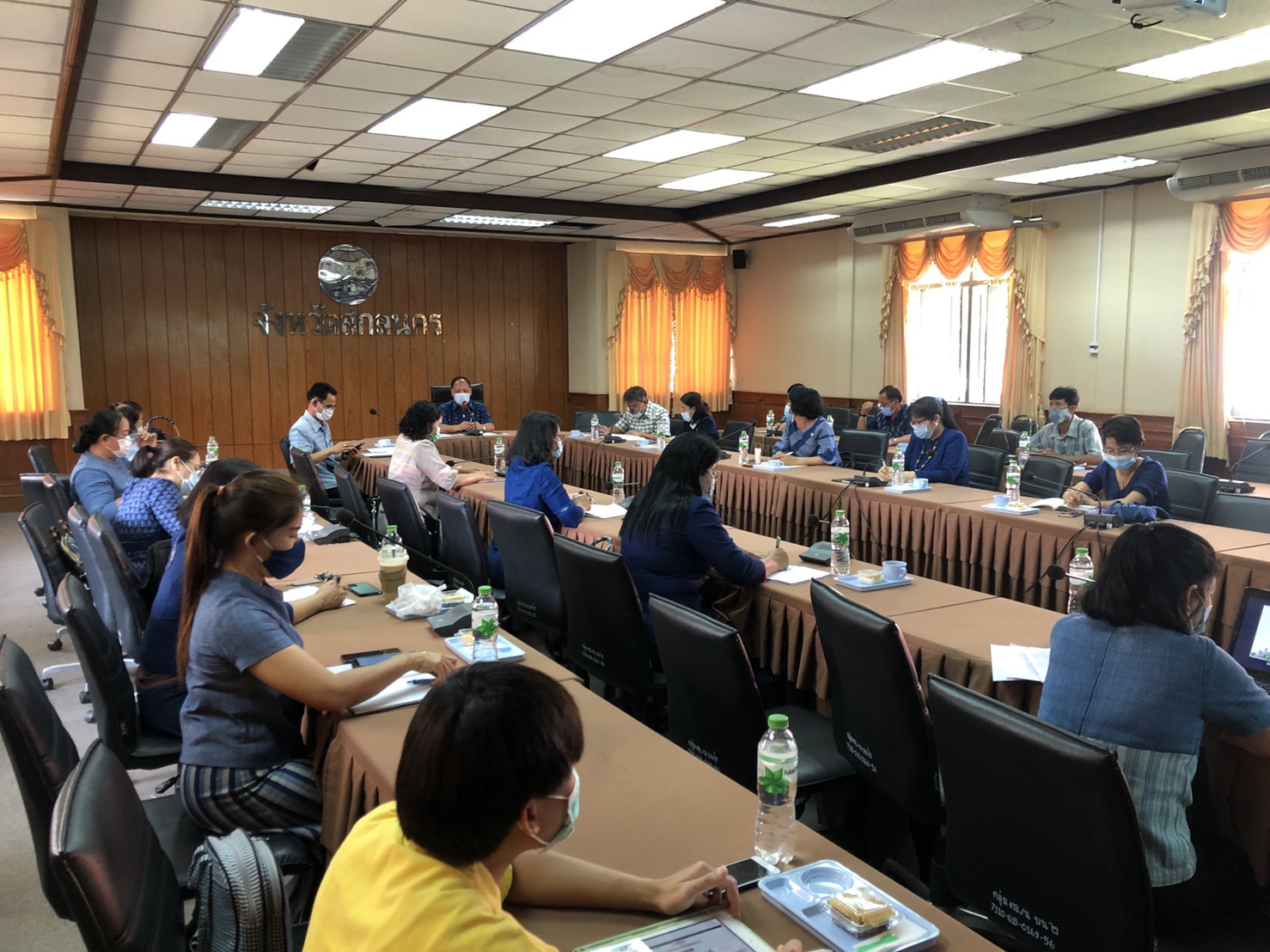 สำนักงานพัฒนาชุมชนจังหวัดสกลนคร จัดประชุม ชี้แจงการจัดทำโครงการพัฒนาและเสริมสร้าง ความเข้มแข็งของเศรษฐกิจฐานราก
