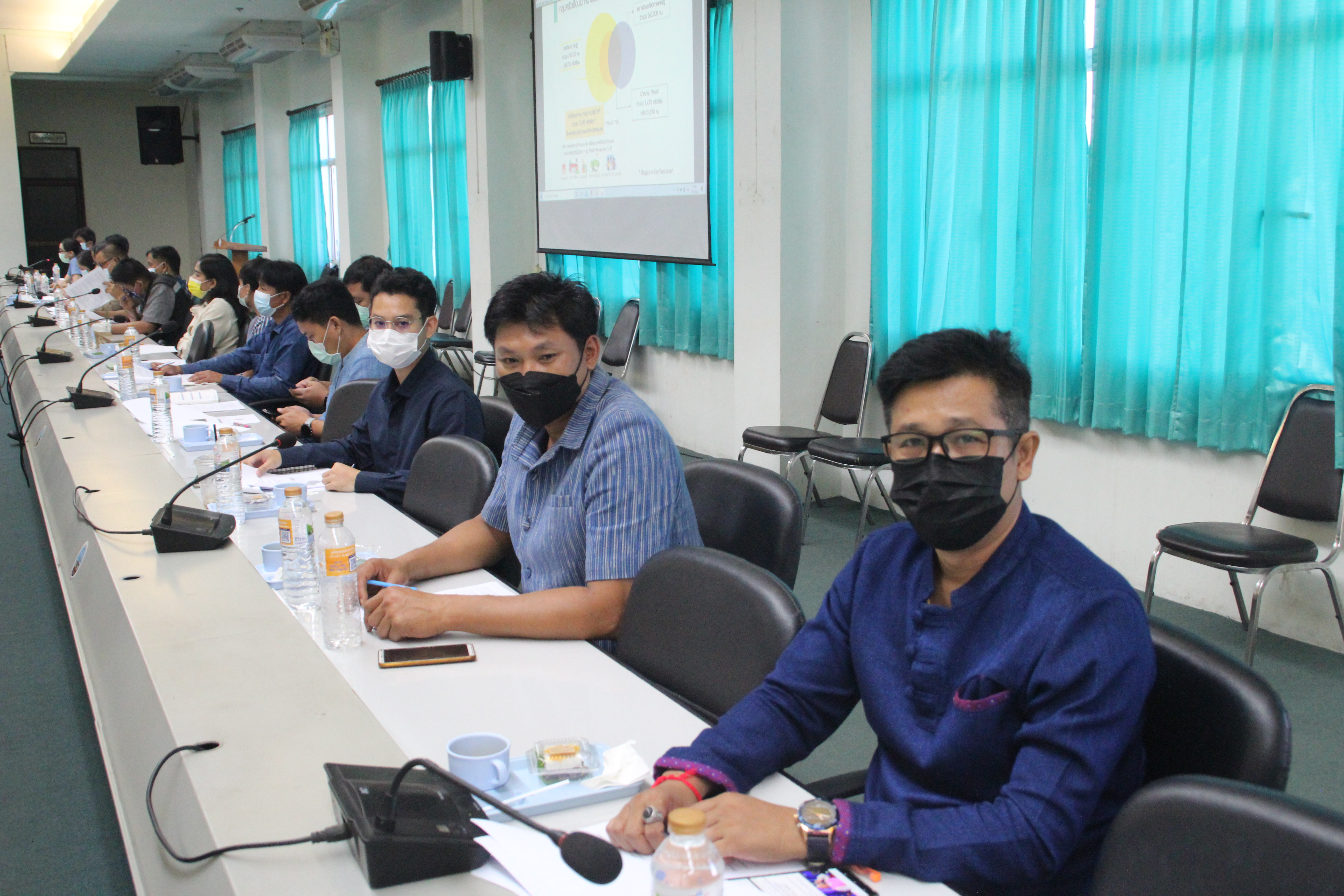 จังหวัดสกลนคร ประชุมคณะกรรมการบริหารศูนย์อำนวยการขจัดความยากจนและพัฒนาคนทุกช่วงวัยอย่างยั่งยืนตามหลักปรัชญาของเศรษฐกิจพอเพียง